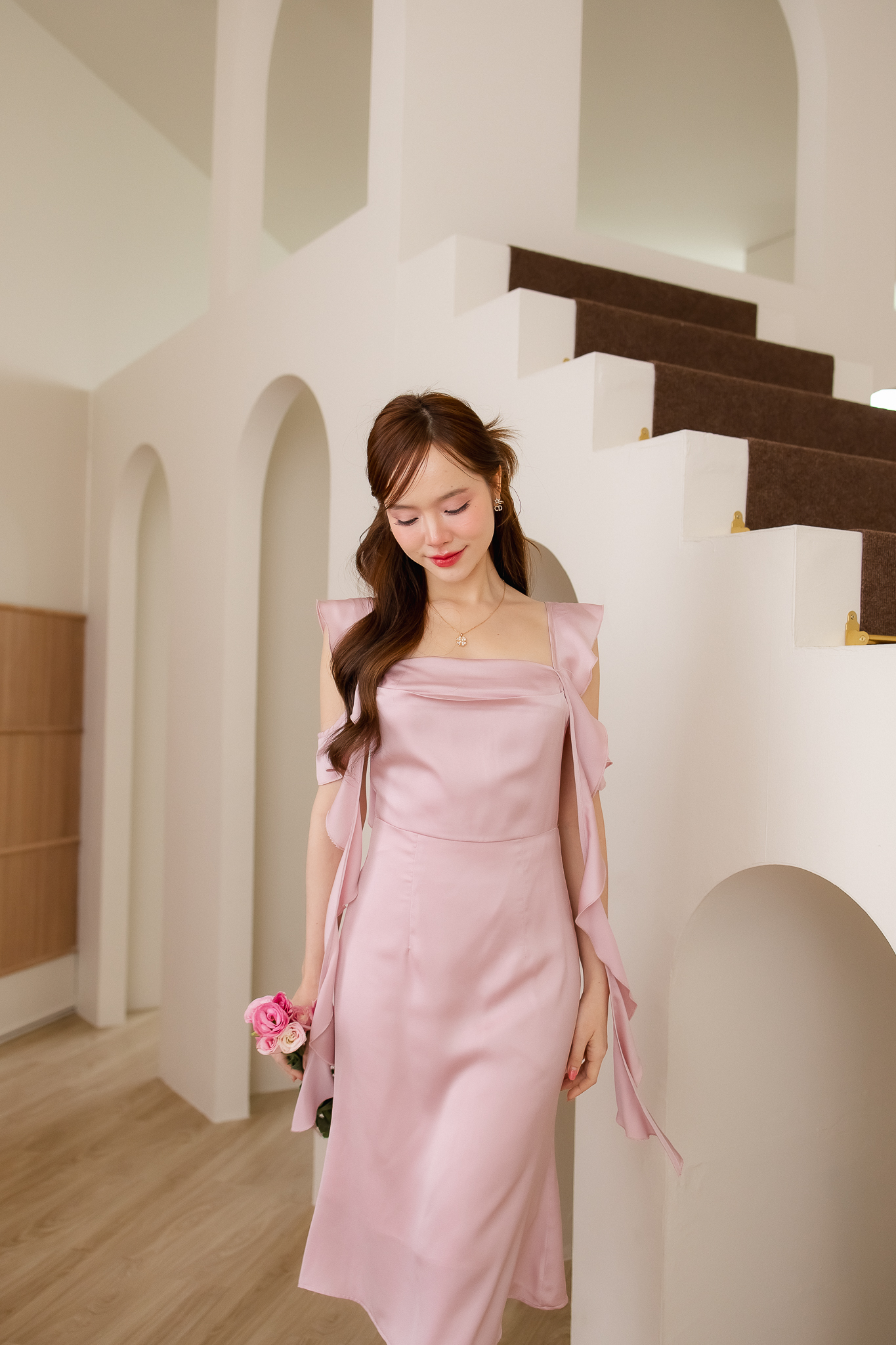 Serene Flutter Sleeve Midi Dress : สีชมพู