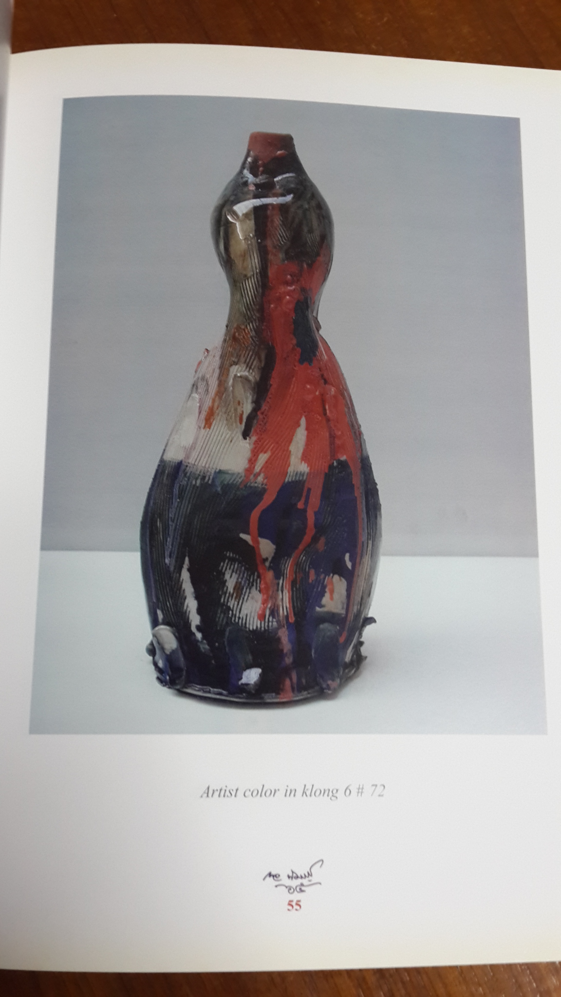 หนังสือนิทรรศการศิลปะเครื่องปั้นดินเผา เชิดชูเกียรติศิลปินแห่งชาติ ดร.กมล ทัศนาญชลี ในวาระอายุครบ 65 ปี