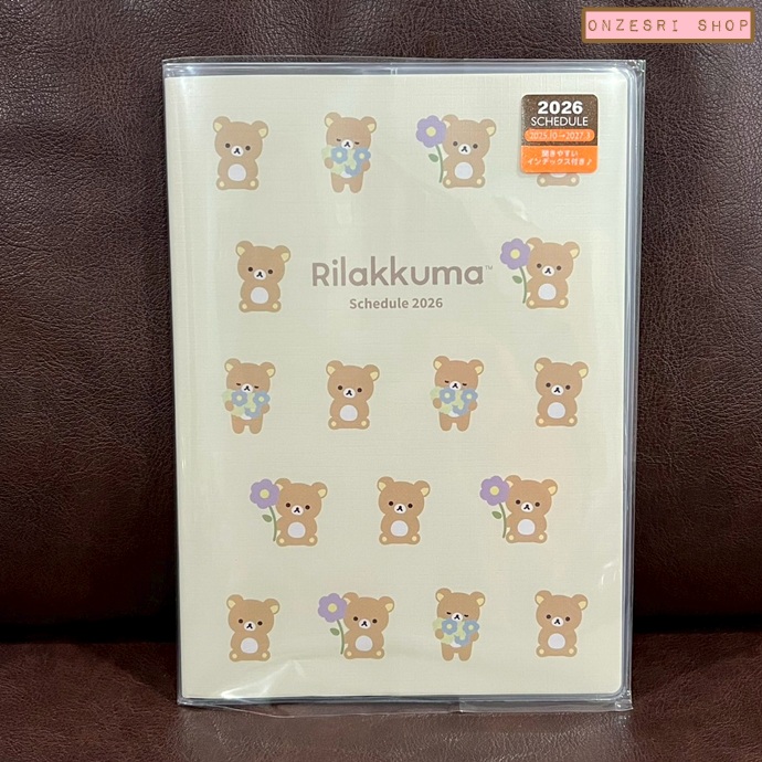 สมุด 2026 Schedule Book เล่มใหญ่ A5 ลาย Rilakkuma Flowers ขนาด 21.7 x 15.5 x 0.7 ซม. (96 หน้า) มีให้จดตั้งแต่เดือน 10/2025 - 3/2027 เป็นปฎิทินแบบ monthly แต่ละวันจดได้เยอะ มีมุมที่คั่นแต่ละเดือนแบบน่ารัก