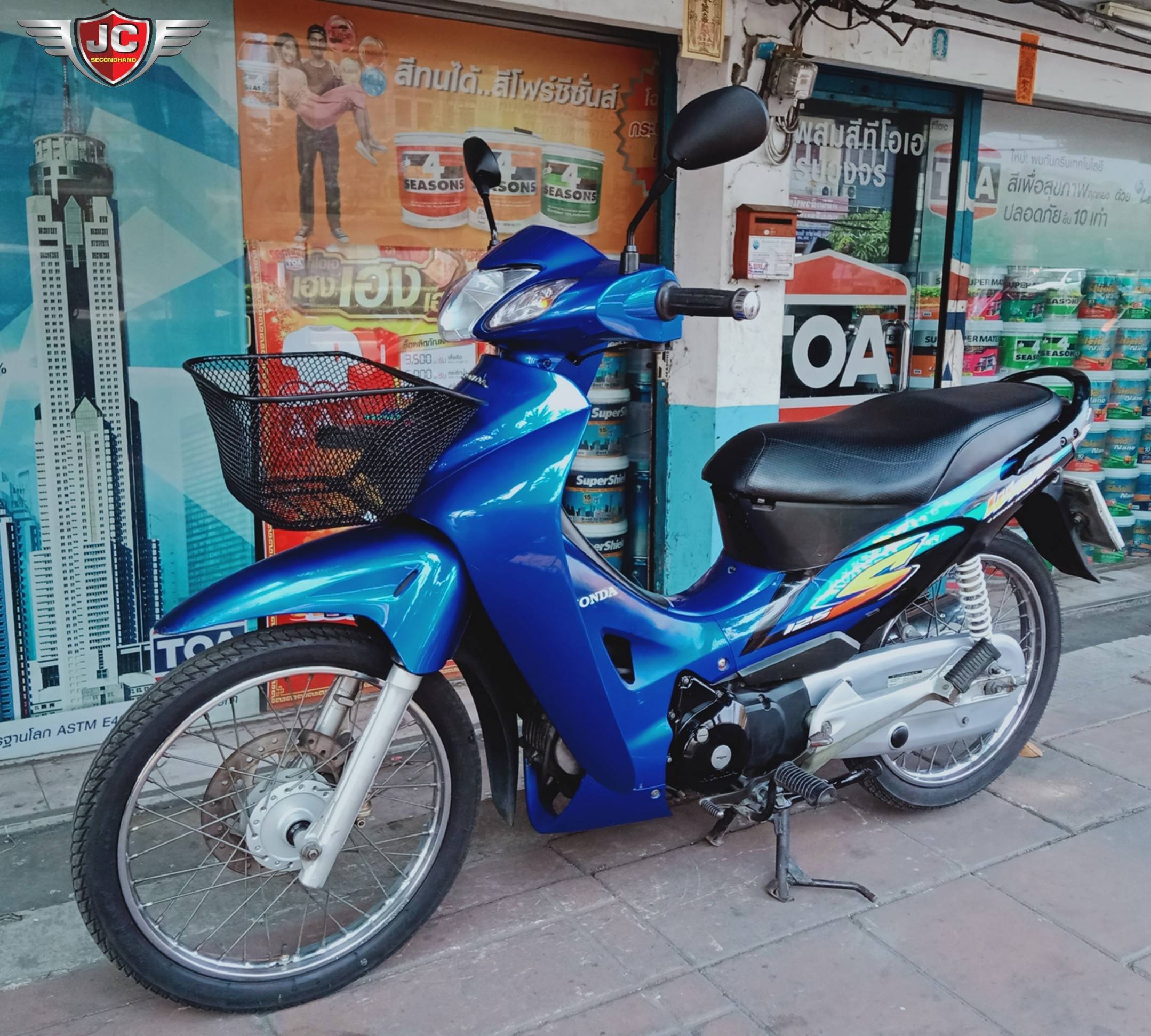 รถบ้านแท้มือเดียว กระแสนิยมสุด รุ่นนี้ที่ถามหากันมากสุดๆ HONDA WAVE 125S จดปลายปี 47 "สตาร์ทมือ+กุญแจใหญ่+ไมล์ดิจิตอล" ตรงตาม Concept สภาพนี้เรียกว่าหายากมากคะ เครื่องดีเดิมจัด เงียบกริ๊บ