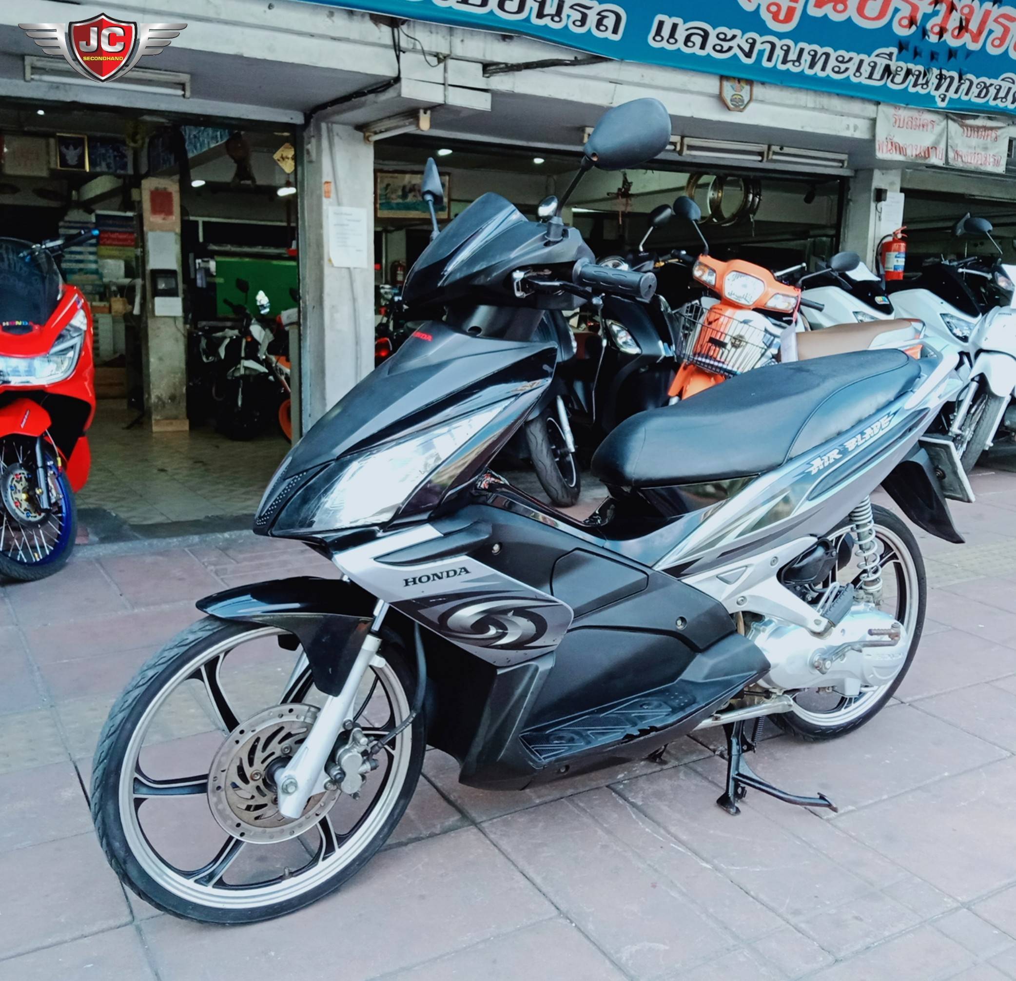 “รถบ้านสภาพพร้อมใช้” HONDA AIRBLADE จดทะเบียนปี 49 ล้อแม็ค สภาพโดยรวมดูดีเลย สตาร์ทติดง่ายขี่นิ่ม