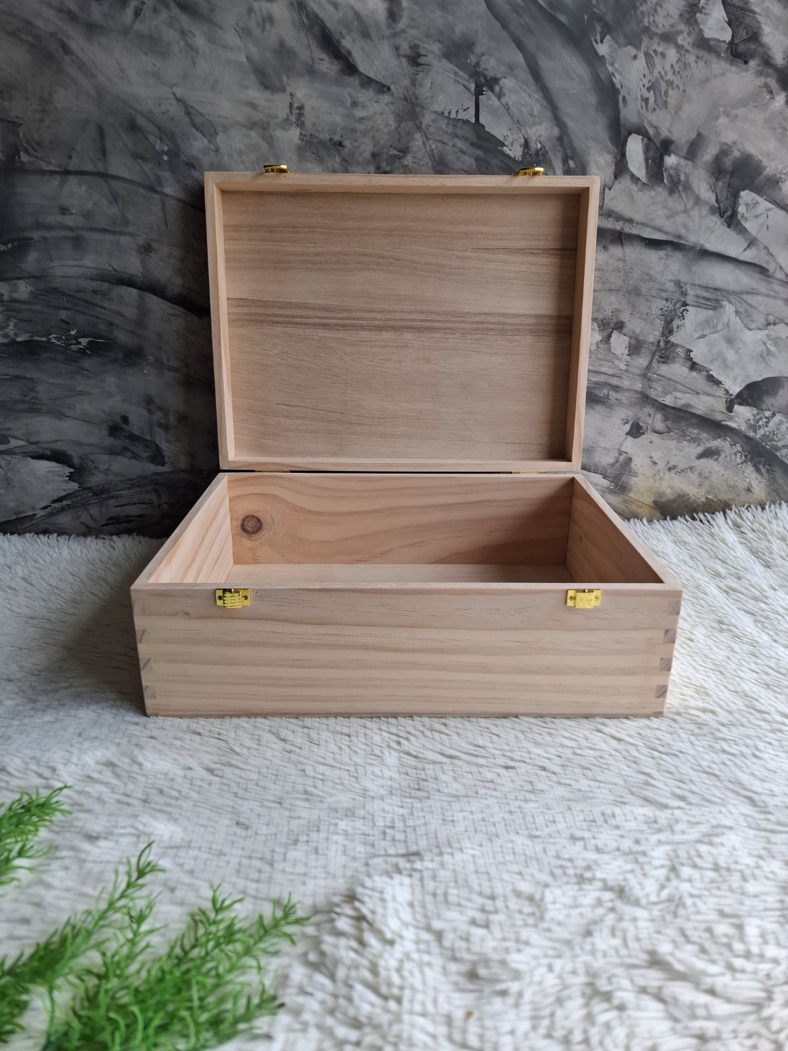 กล่องไม้สนฝาล็อค