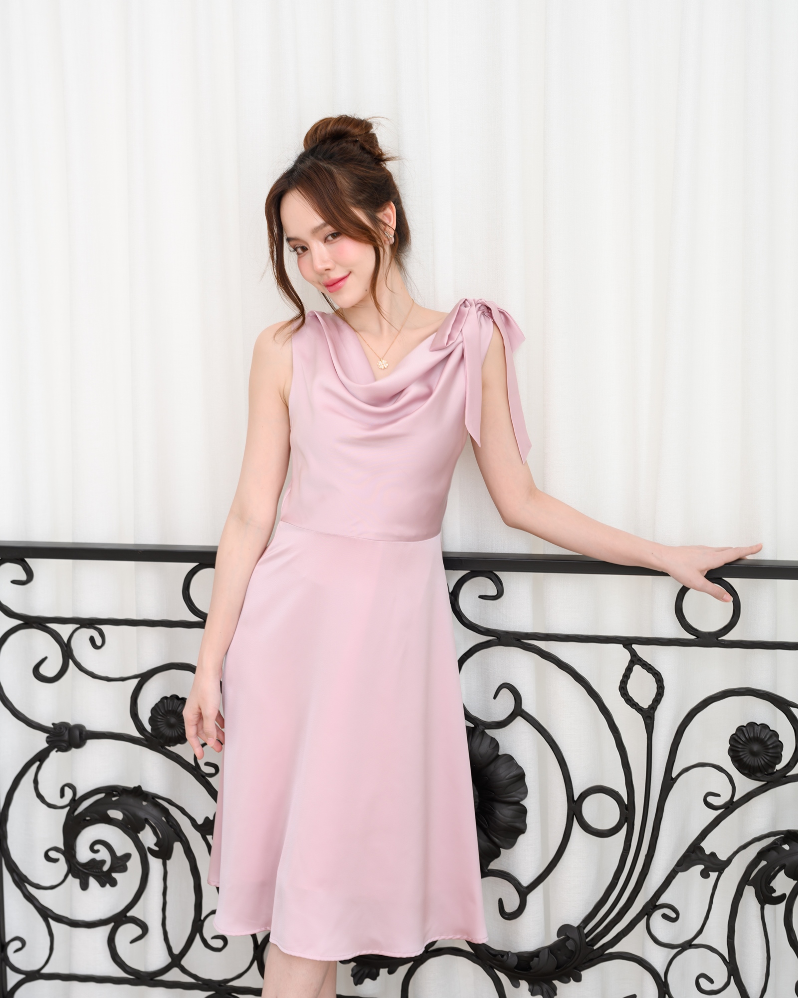 Amour Dress : สีชมพู (โบว์ผูกได้หลายแบบ)
