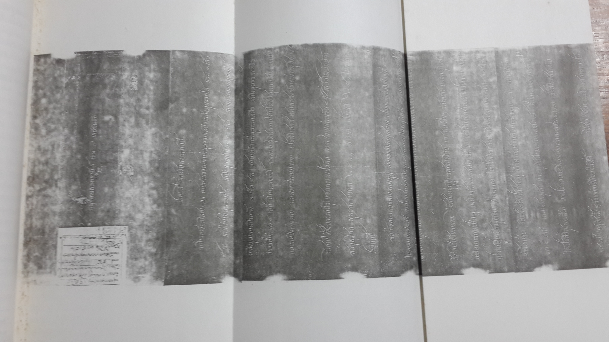 ประวัติวัดตรีทศเทพวรวิหาร และ จิตรกรรมฝาผนังในพระอุโบสถวัดตรีทศเทพ : พิมพ์โดยเสด็จพระราชกุศล ในการเสด็จพระราชทานเพลิงศพ พระเทพวัชรธรรมมาภรณ์