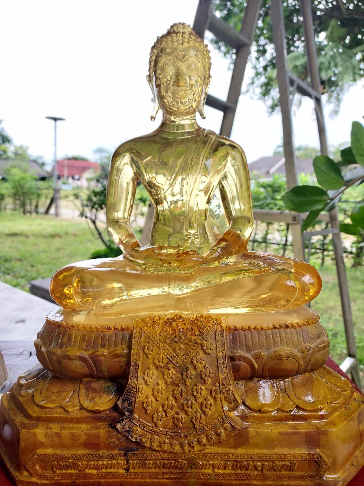 ลงรักปิดทองพระ รับซ่อมพระ