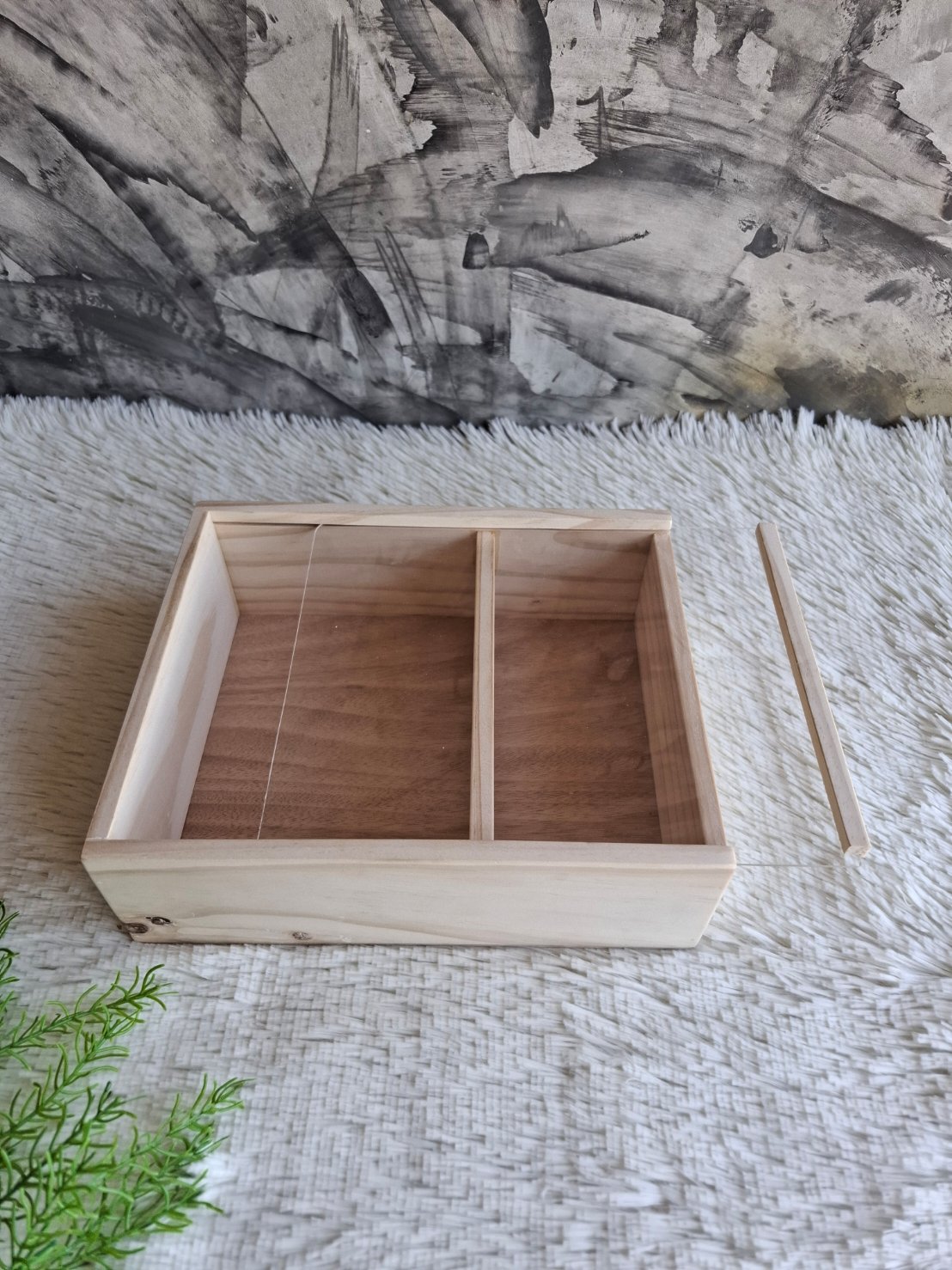 กล่องไม้สนฝาสไลด์อะครีลิค