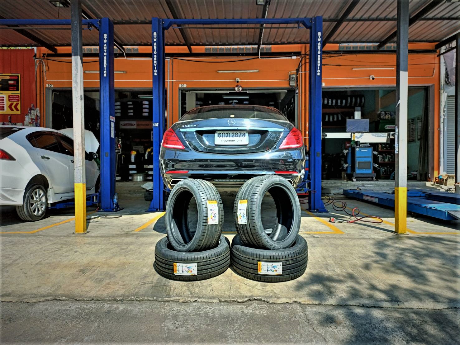 เปลี่ยนยาง BENZ S500e PIRELLI/PZERO PZ4 LUXURY *RUN FLAT GERMANY 245/45R19 98Y 275/40R19 101Y
