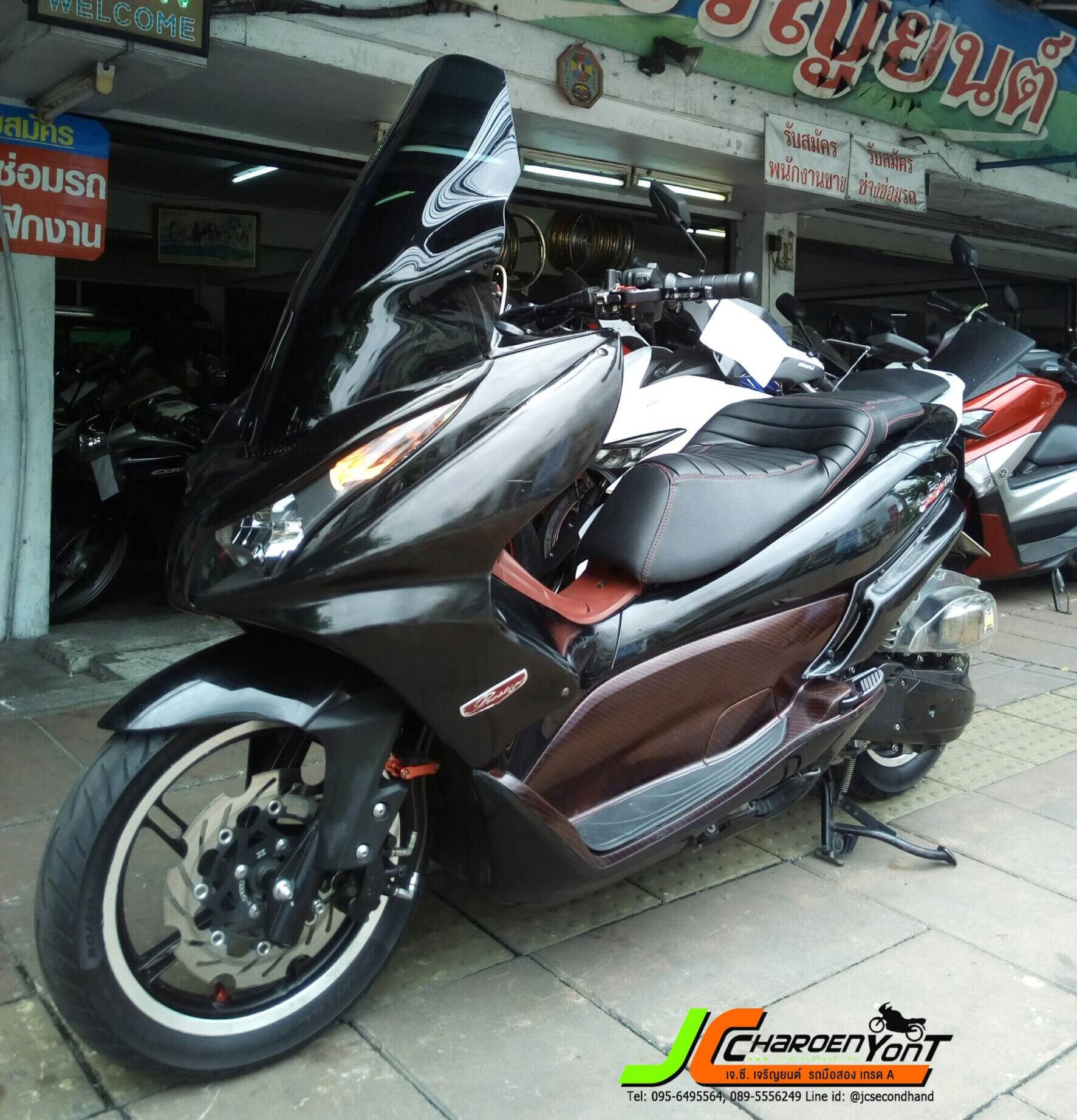 รถบ้านมือเดียวยอดฮิตจัดหนักจัดเต็ม กับ HONDA PCX150 Full Modified จดทะเบียนปี55 ตัวรถดูดุดันมาก เครื่องเดิมไม่เดิมไม่รู้ รู่แต่ "เงียบ แน่น วิ่ง" บอกเลยขี่โคตรสนุก