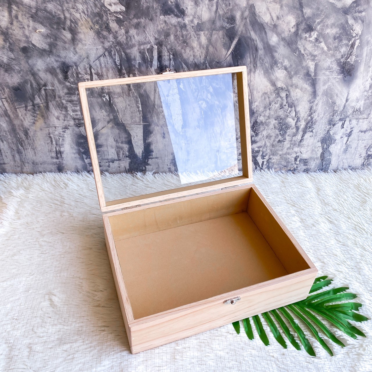 กล่องฝากระจก ฝาล็อค บุผ้ากำมะหยี่