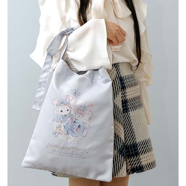 กระเป๋าสะพาย Sentimental Circus Remake by Sky Blue Daydream Window Tote Bag ขนาด 40 x 32 ซม.