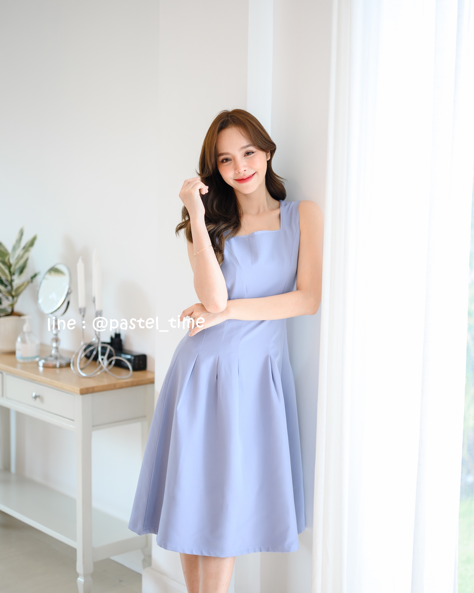 Rochelle Midi Dress - สีฟ้าคราม **มีแต่ S**
