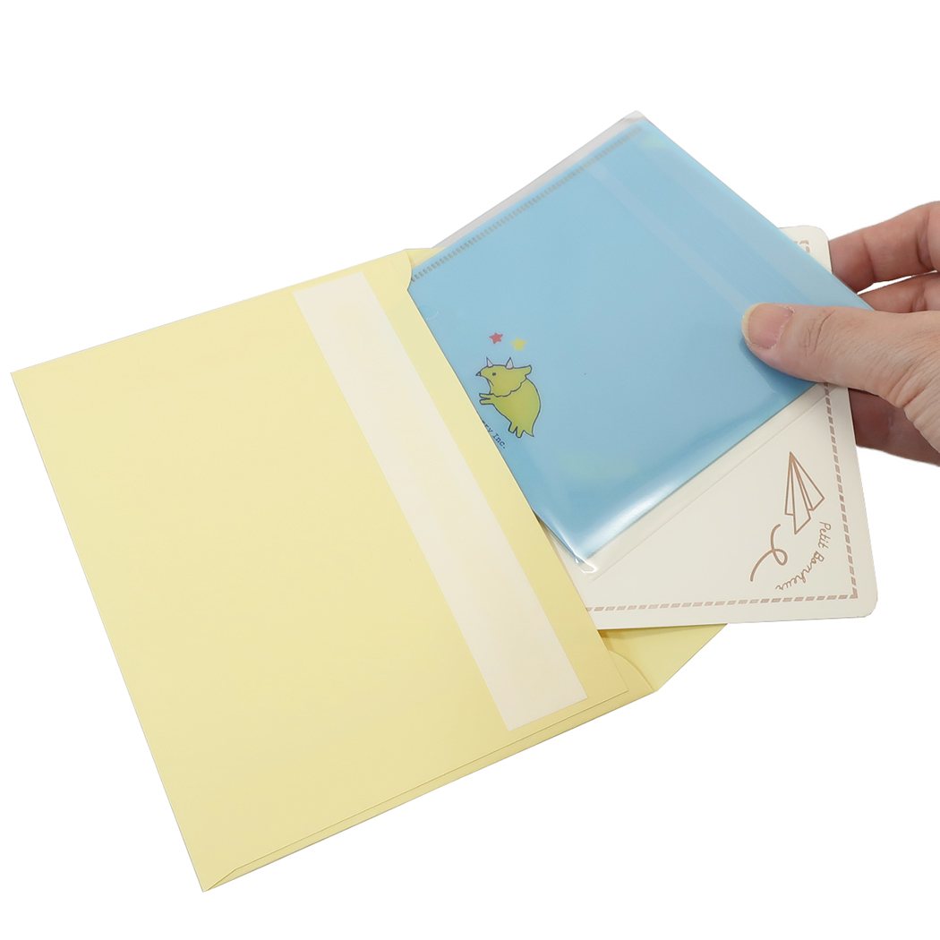Petit Bonheur Mask Case & Card from Japan การ์ดพร้อมซองพลาสติกใส่มาสก์ แบบ Dinosaur สีฟ้า มาพร้อมซอง ใช้เป็นของขวัญได้ ขนาดการ์ด 12 x 9 ซม. / ขนาดซองใส่มาสก์ 20.5 x 11 ซม. (วัดแบบกางออก)