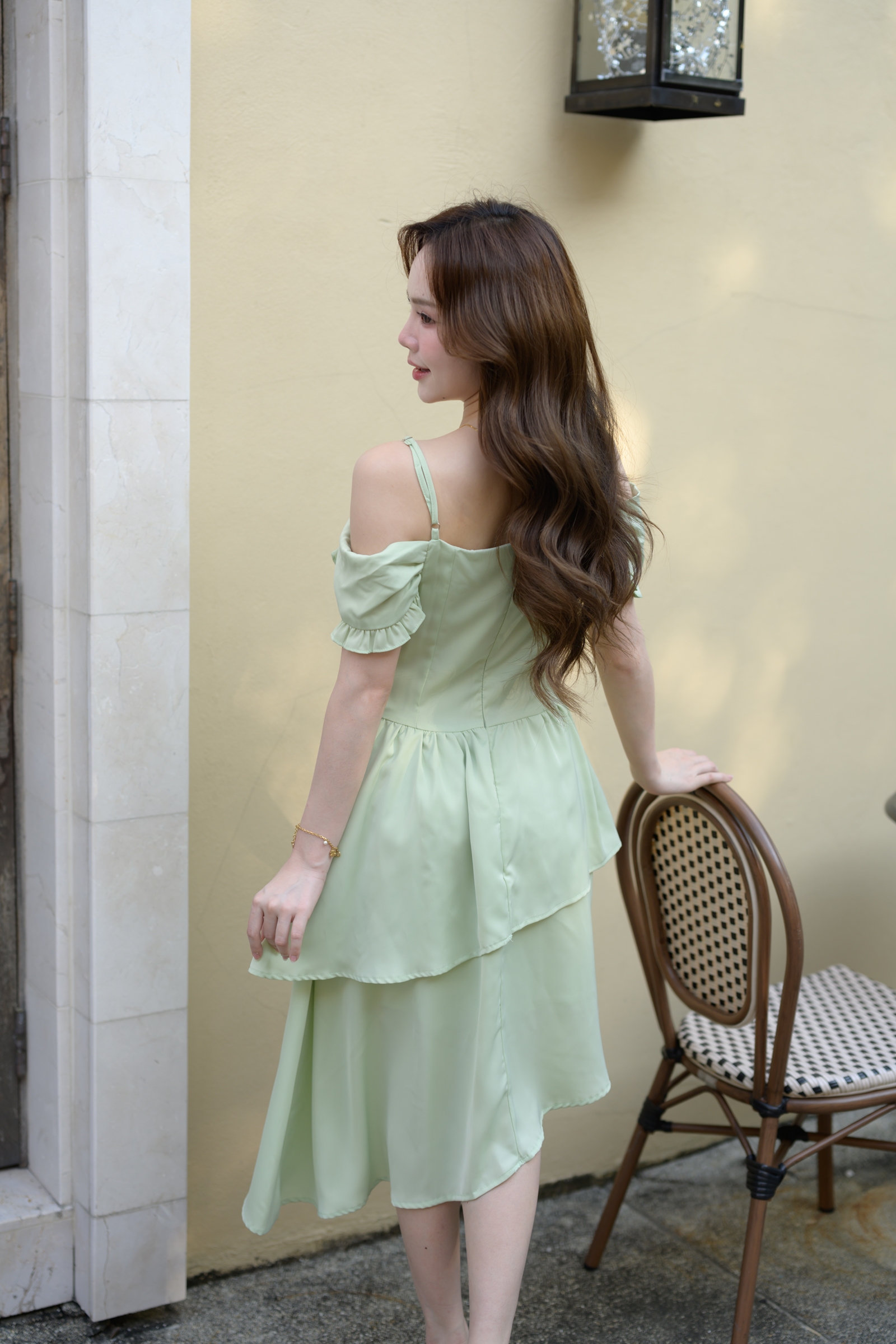 Fleur Classic Asymmetric Midi Dress : สีเขียว [Made by Pastel Time]