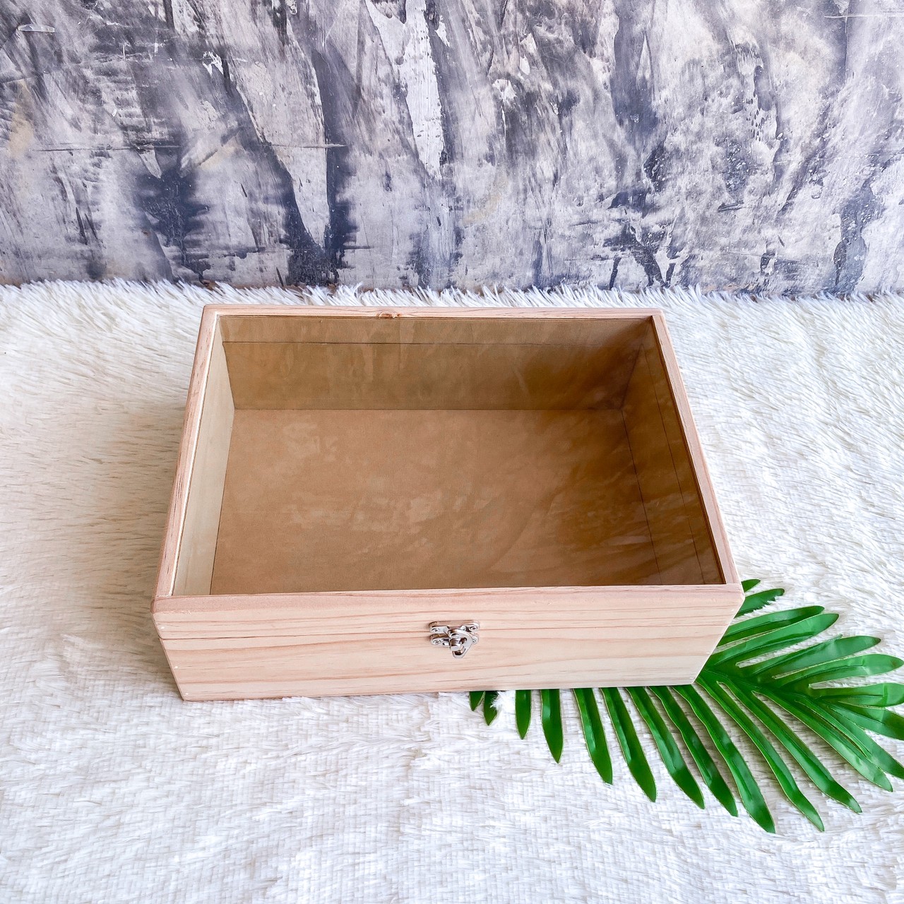 กล่องฝากระจก ฝาล็อค บุผ้ากำมะหยี่