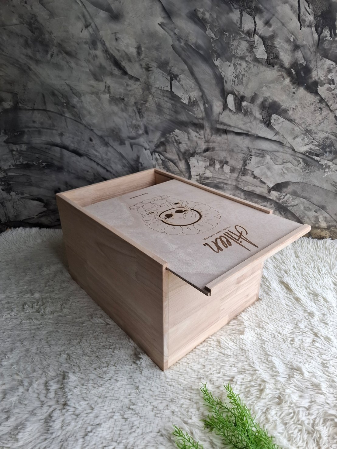 กล่องไม้ใส่โมเดลตุ๊กตา