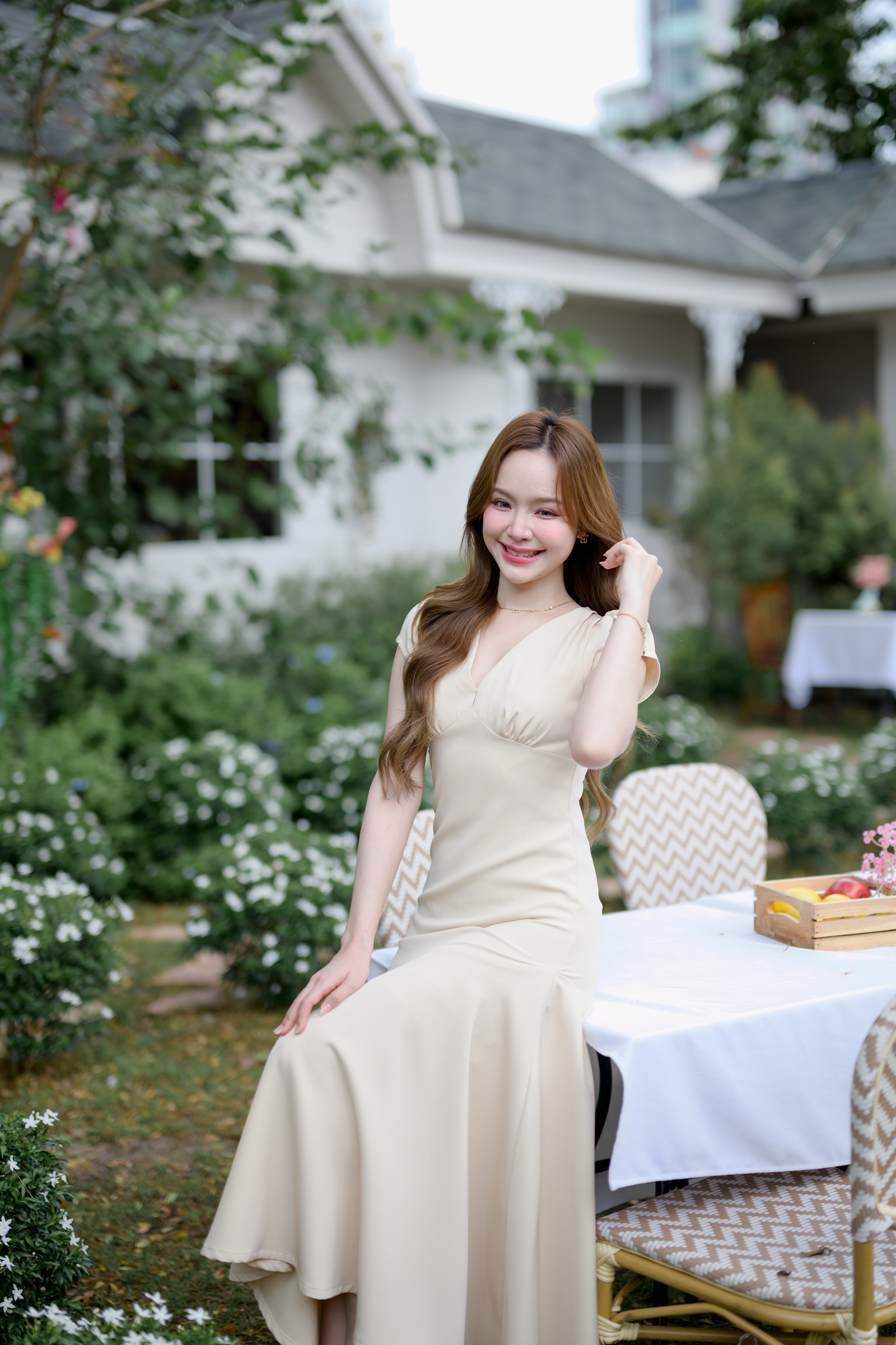 Petal Sway Maxi Dress : สีครีม