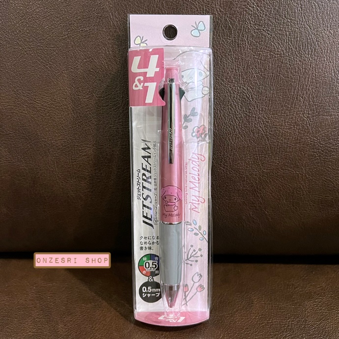 ปากกา Jetstream 4+1 Sanrio Living the Natural Life ! แบบ My Melody เป็นปากกาหมึก 4 สี ดำ แดง เขียว น้ำเงิน หัว 0.5 และเป็นดินสอกดในแท่งเดียวกัน