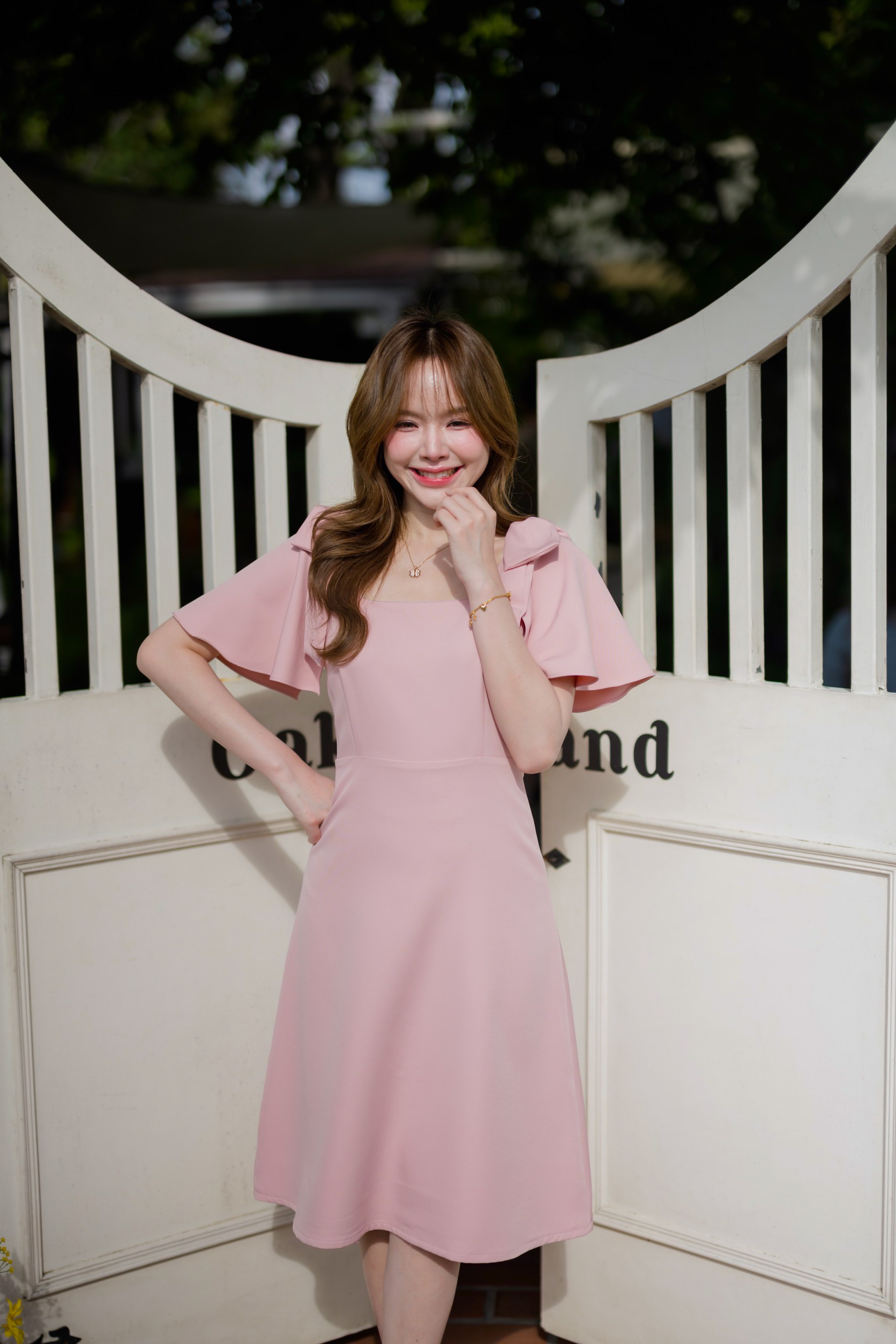 Bellette Bow Shoulder Dress : สีชมพู