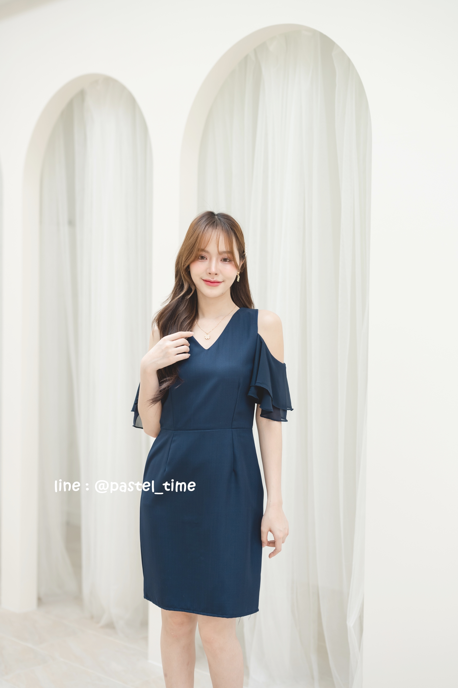 Vela off-shoulder dress : สีกรม