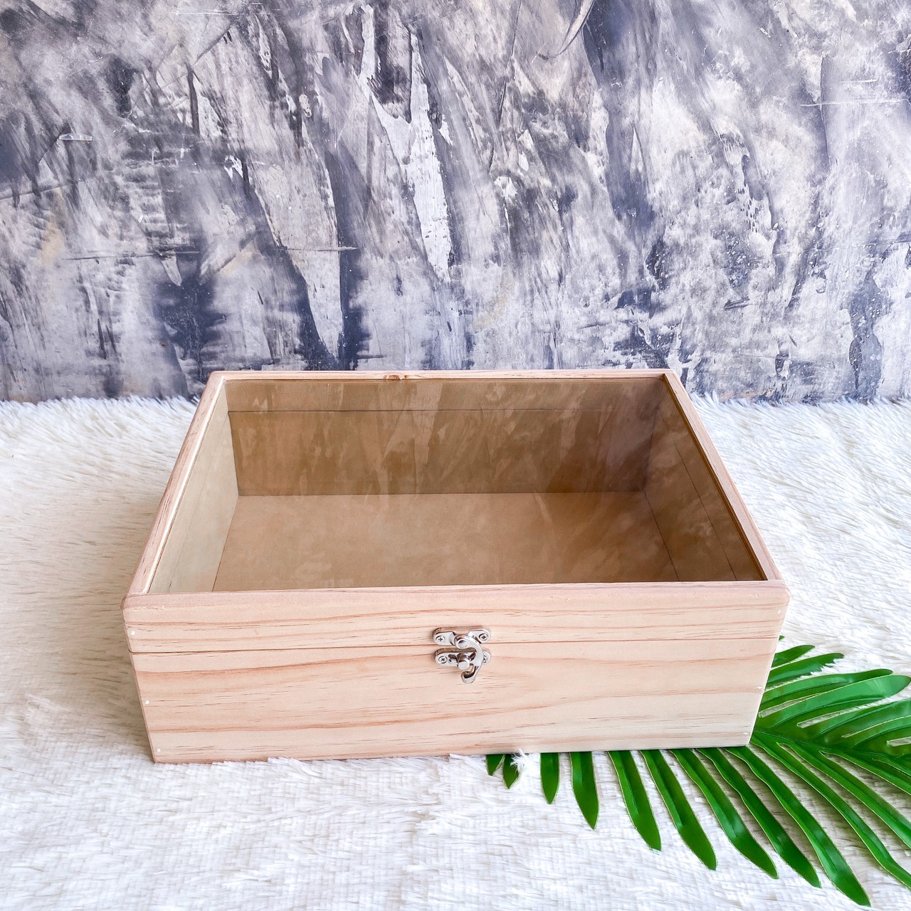 กล่องฝากระจก ฝาล็อค บุผ้ากำมะหยี่