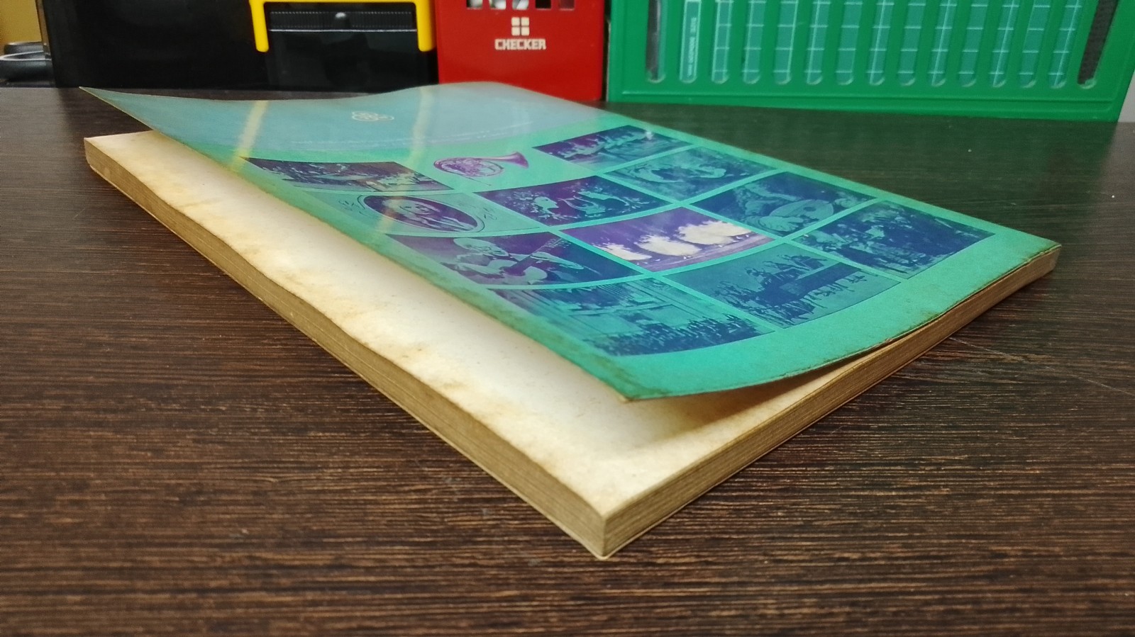 ดนตรีปริทรรศน์ / ไขแสง ศุขะวัฒนะ