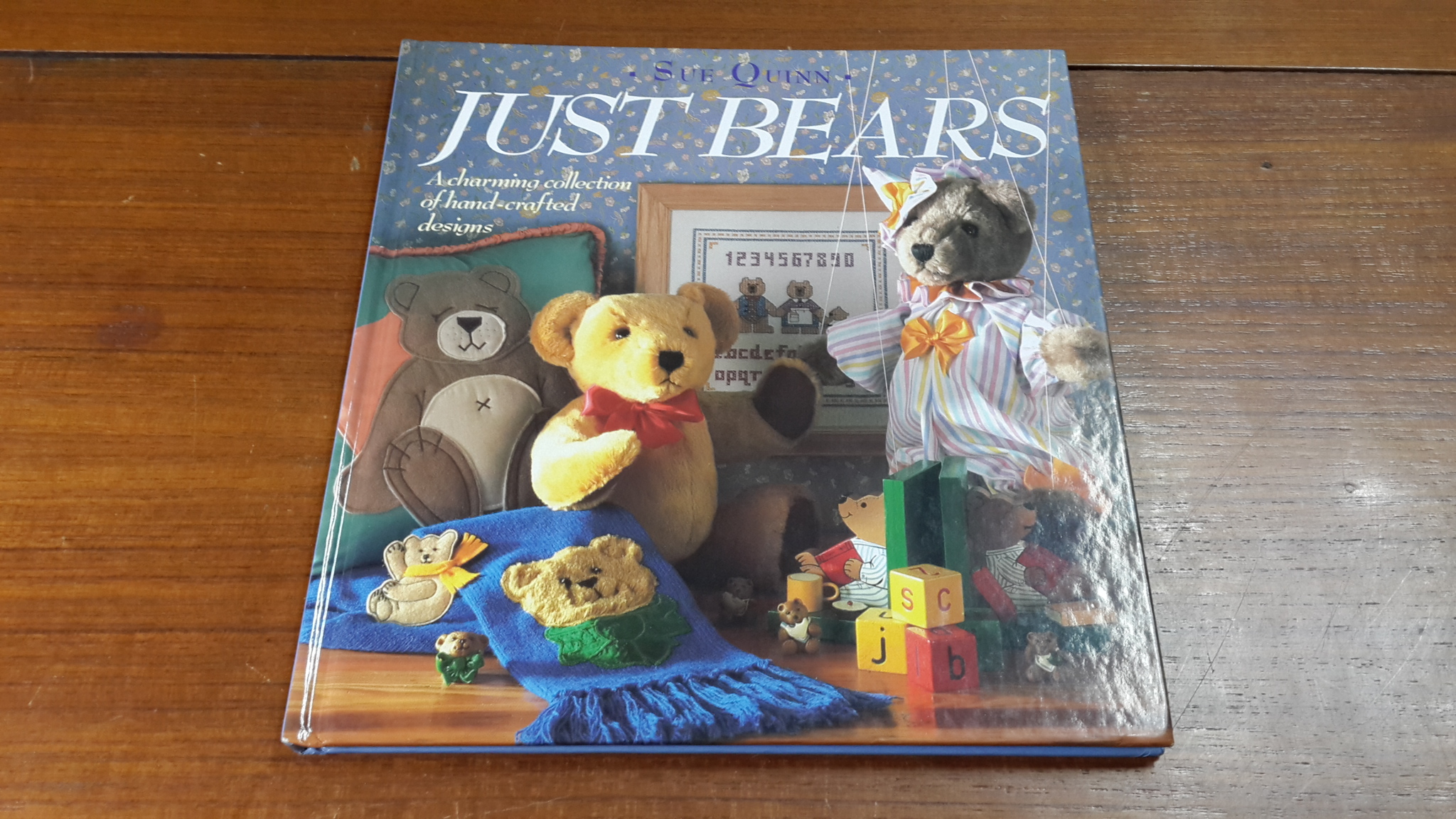 JUST BEARS / SUE QUINN
