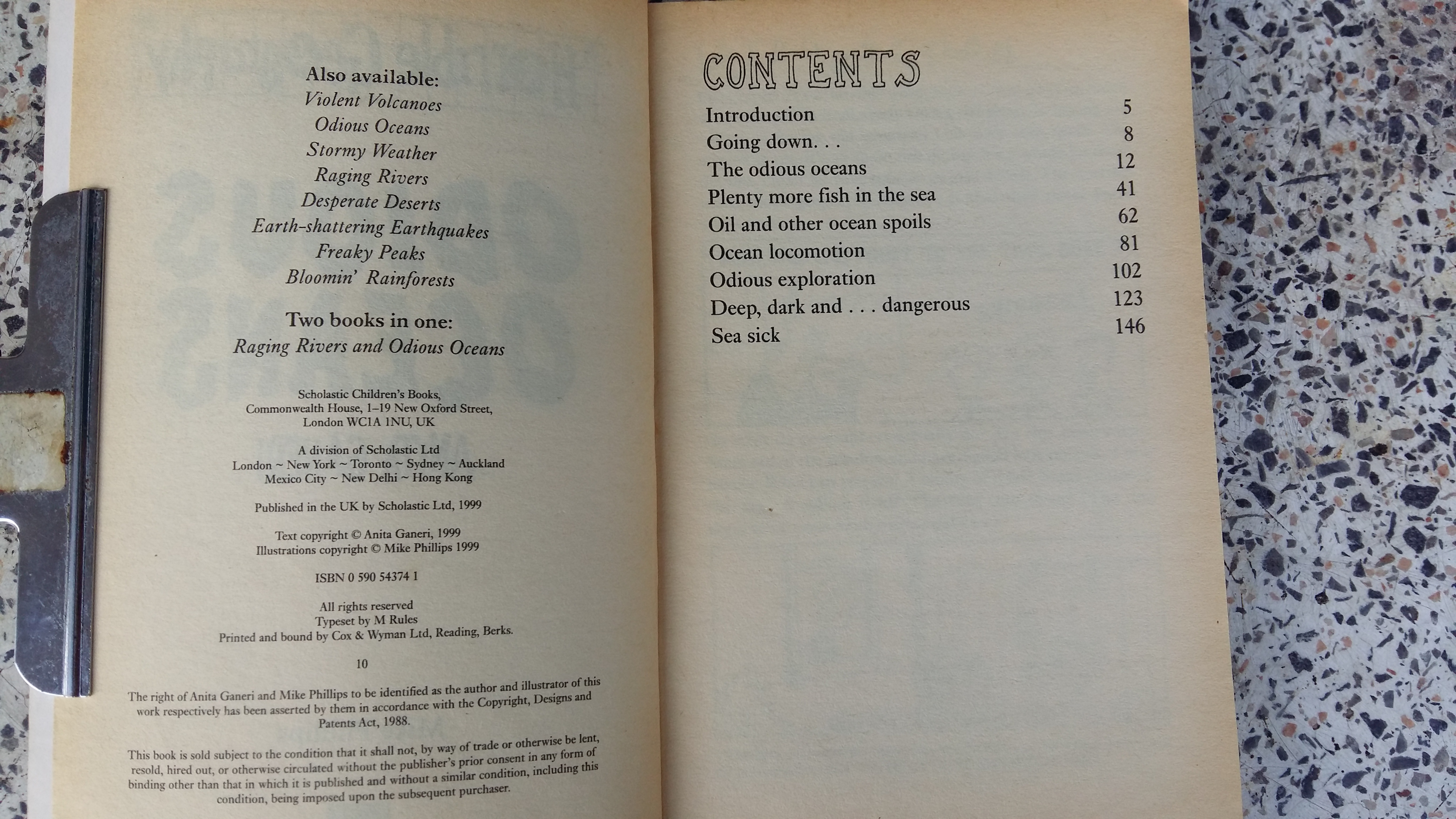 ODIOUS OCEANS / Anita Ganeri