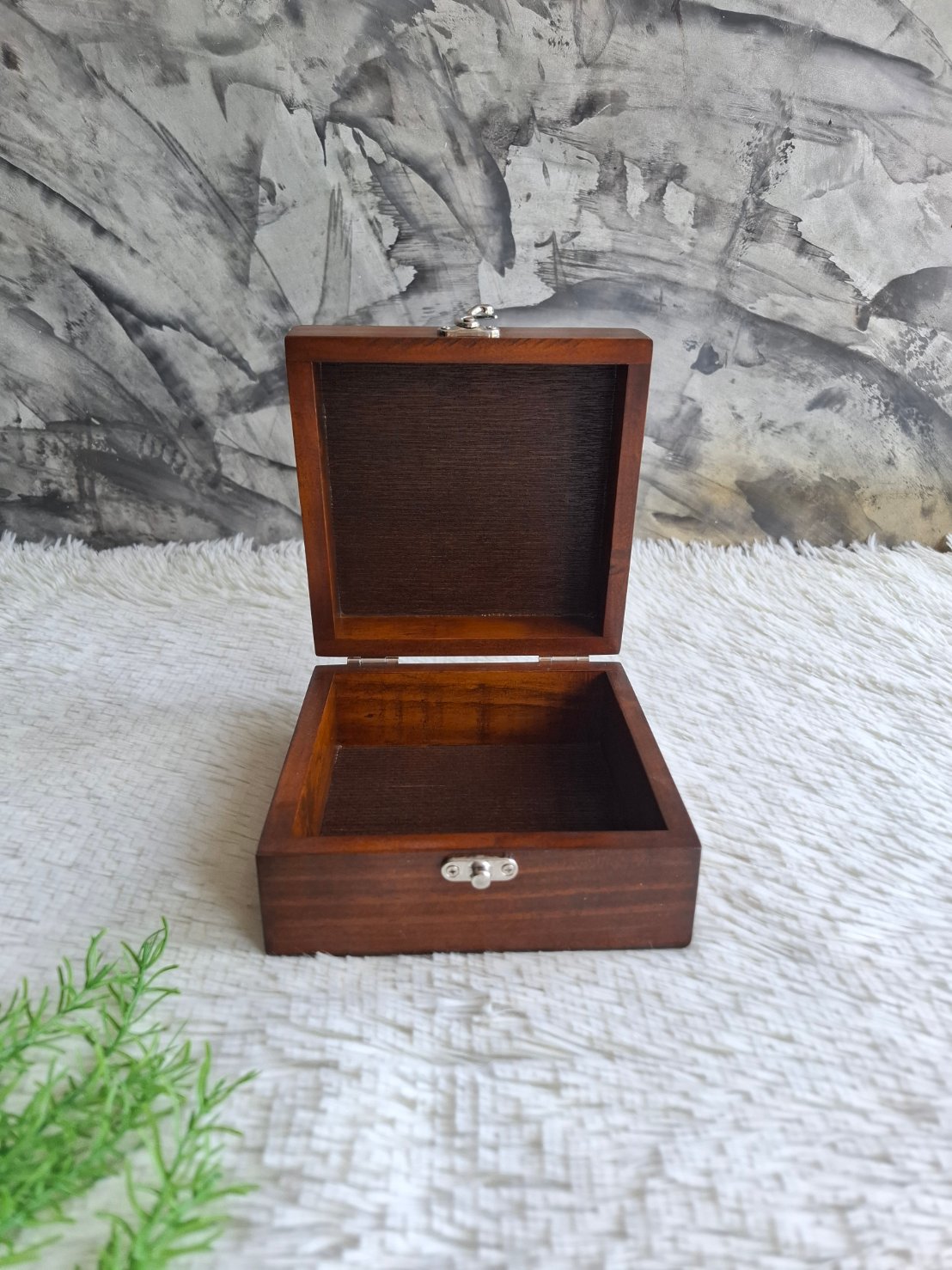 กล่องไม้สนฝาล็อค