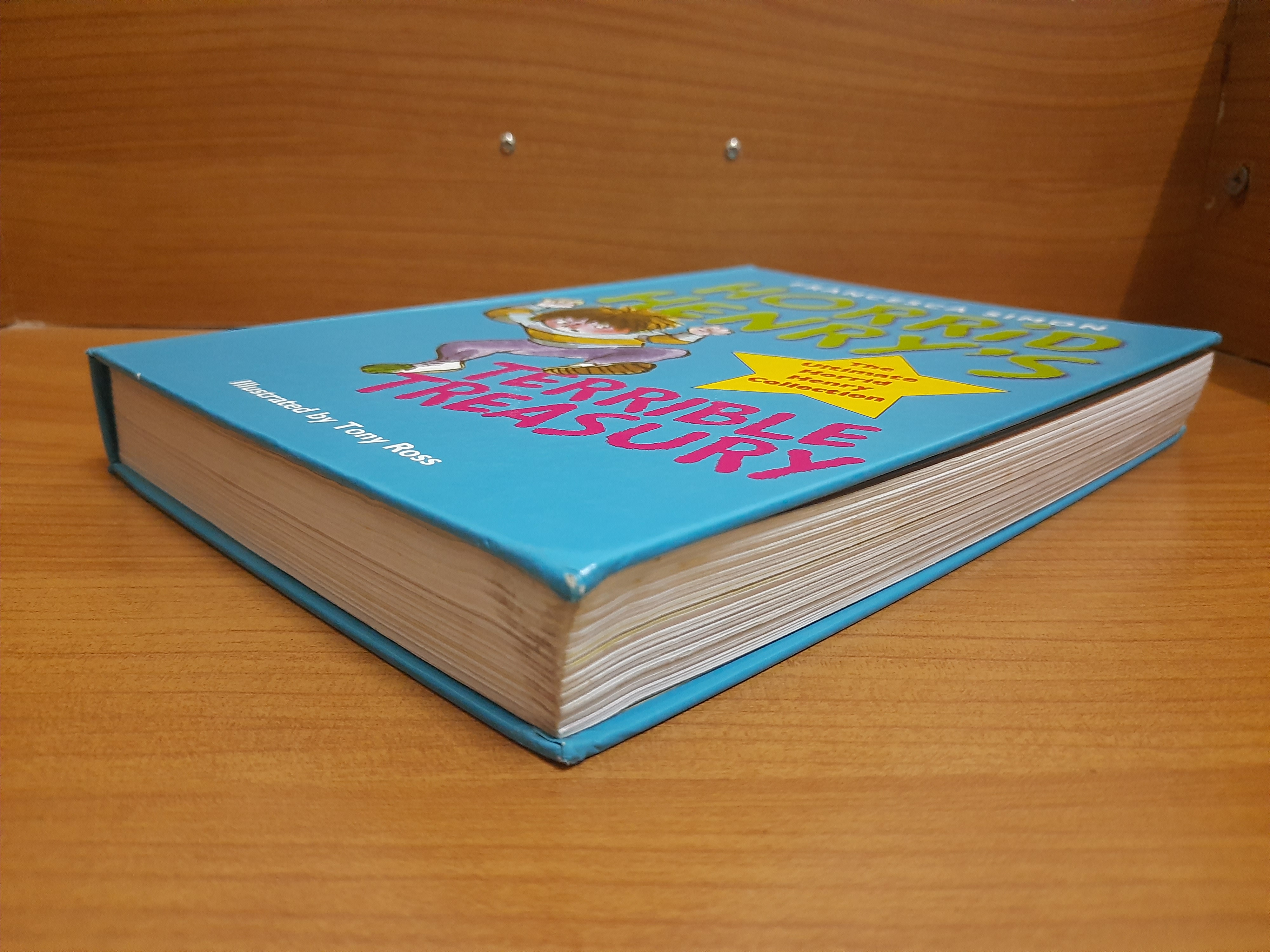 HORRID HENRY,S TERRIBLE TREASURY / FRANCESCA SIMON