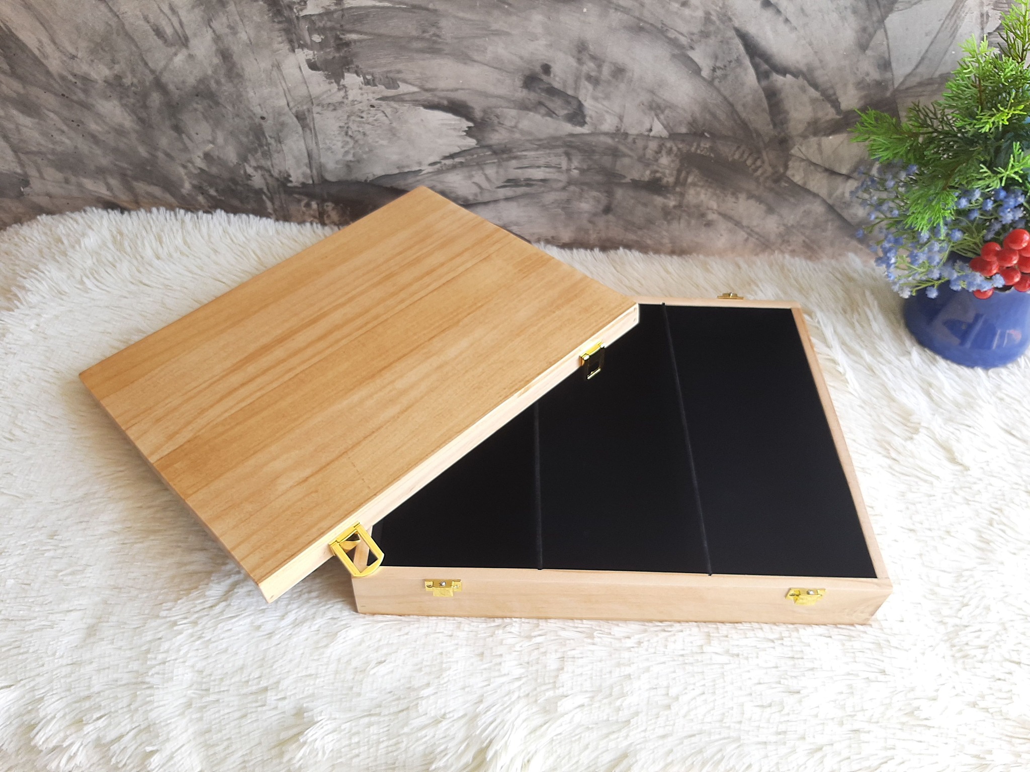 กล่องไม้สนฝาล็อค