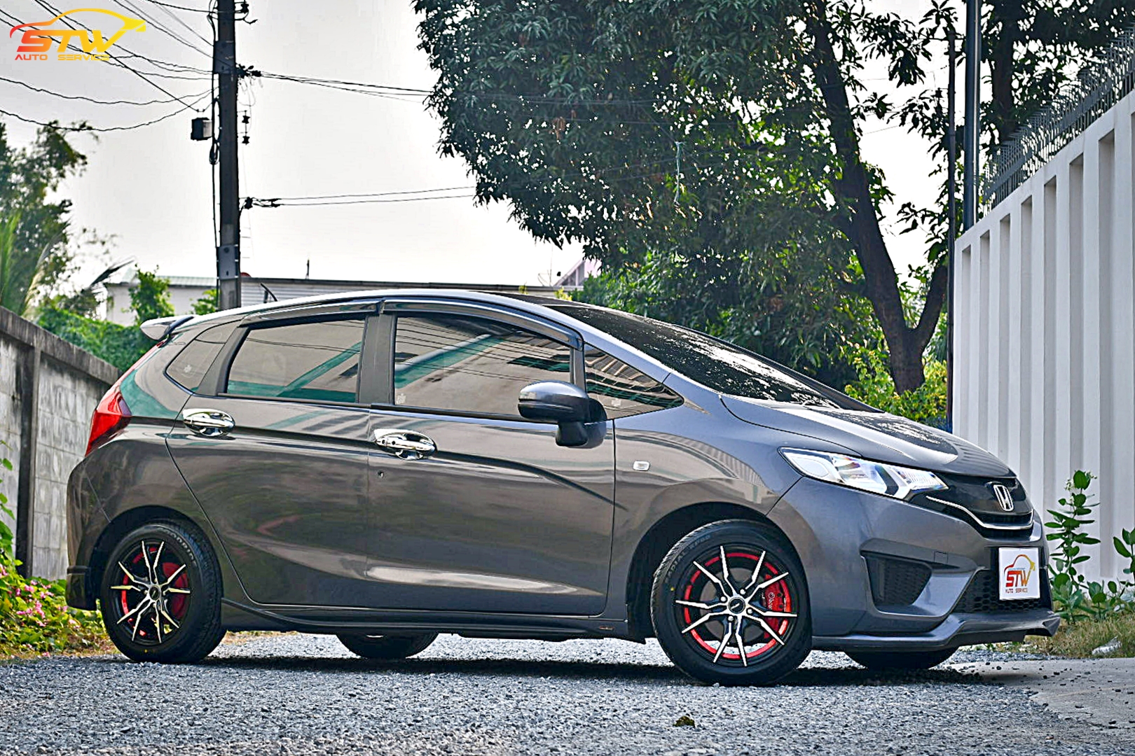 ล้อแม็กซ์ HOF HF-28R ขอบ15นิ้ว ยาง GOODRIDE RP88 195/55R15 85H ติดตั้งใส่ HONDA JAZZ GK