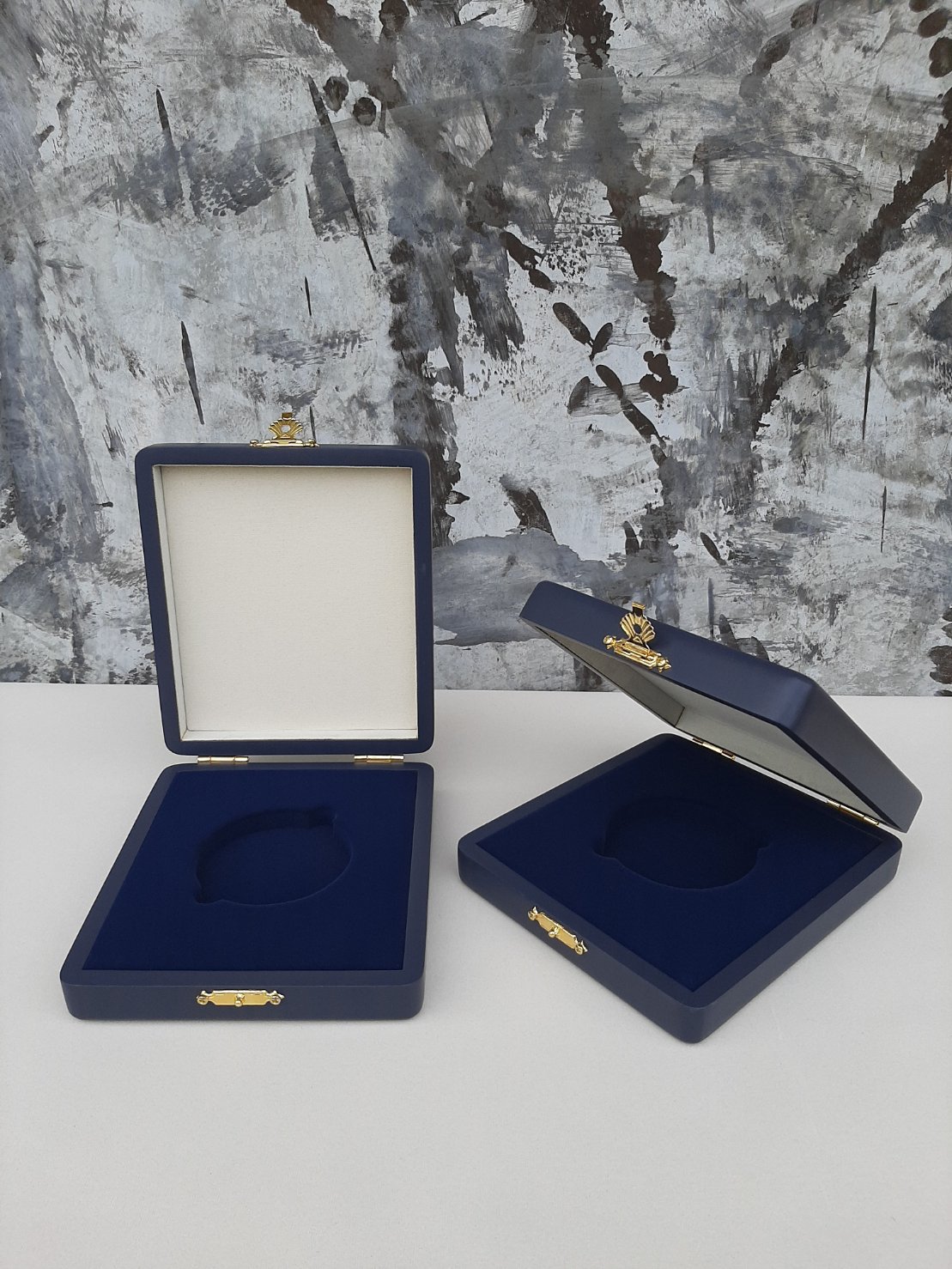 กล่องไม้ใส่เหรียญที่ระลึก