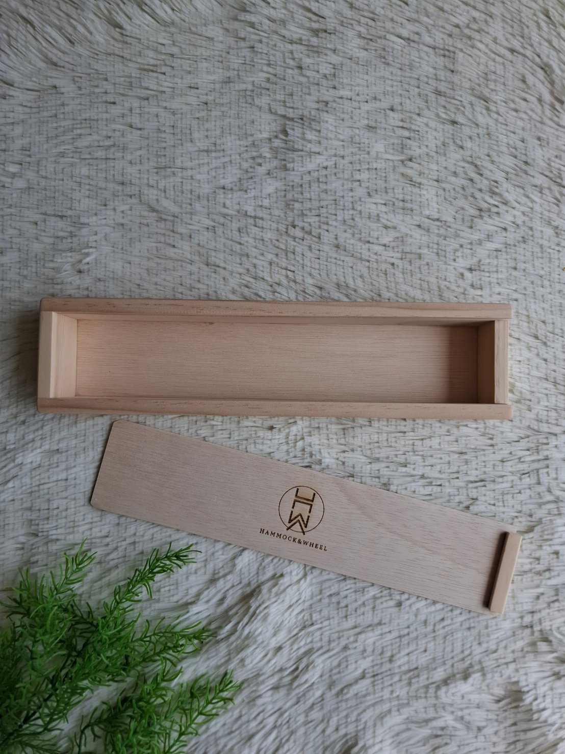 กล่องไม้ฝาสไลด์