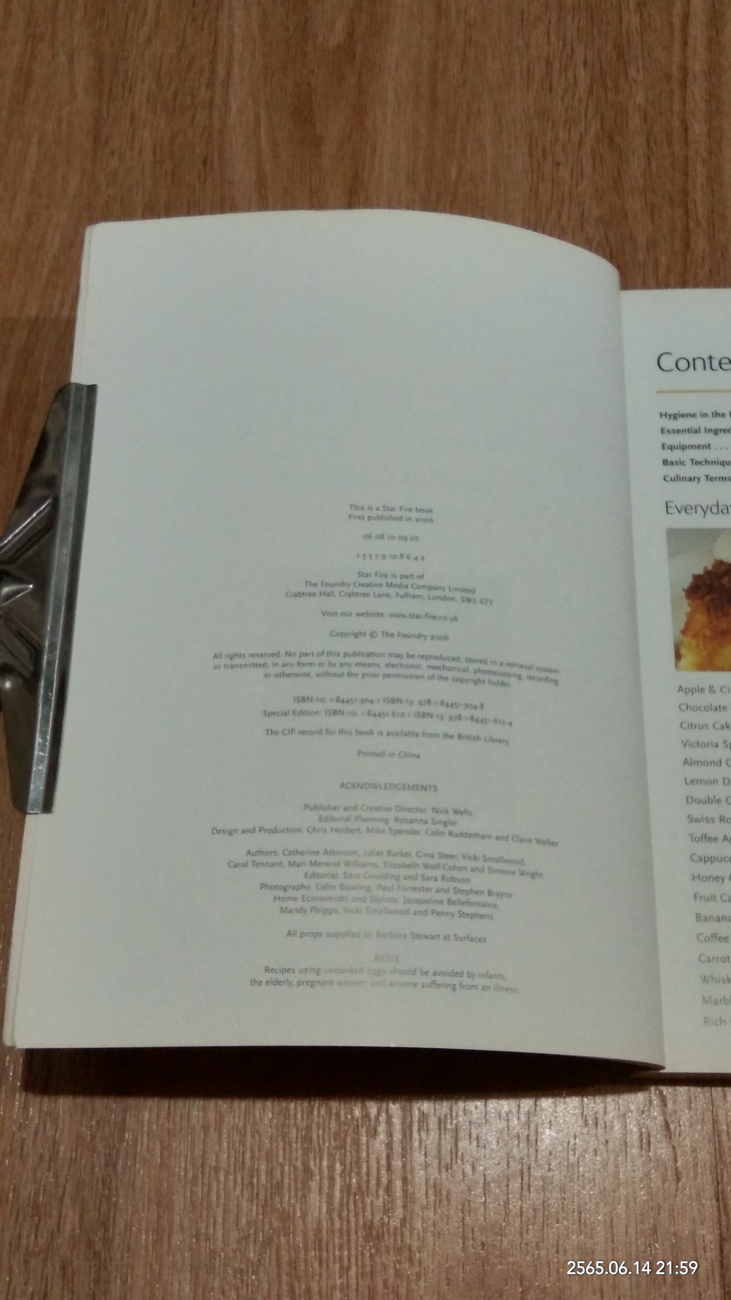 EVERYDAY COOKBOOK : cakes & desserts