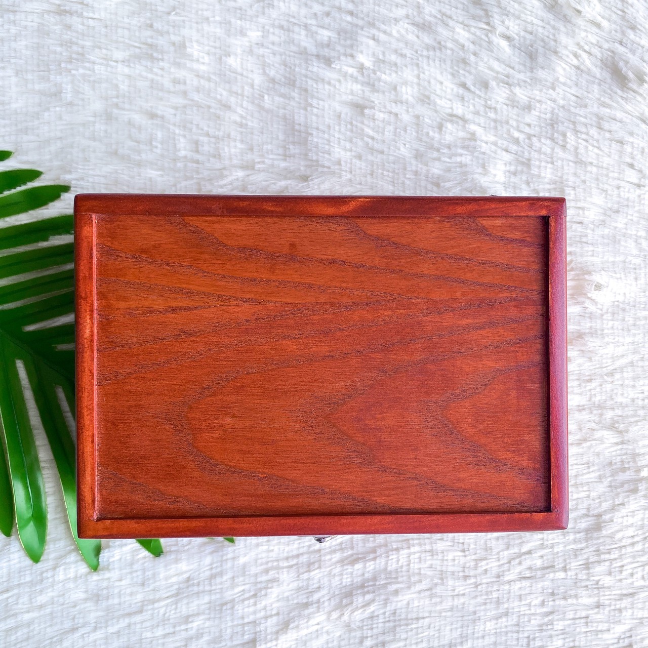 กล่องไม้สนฝาล็อคกัดโค้ง (Wooden box with lock lid)