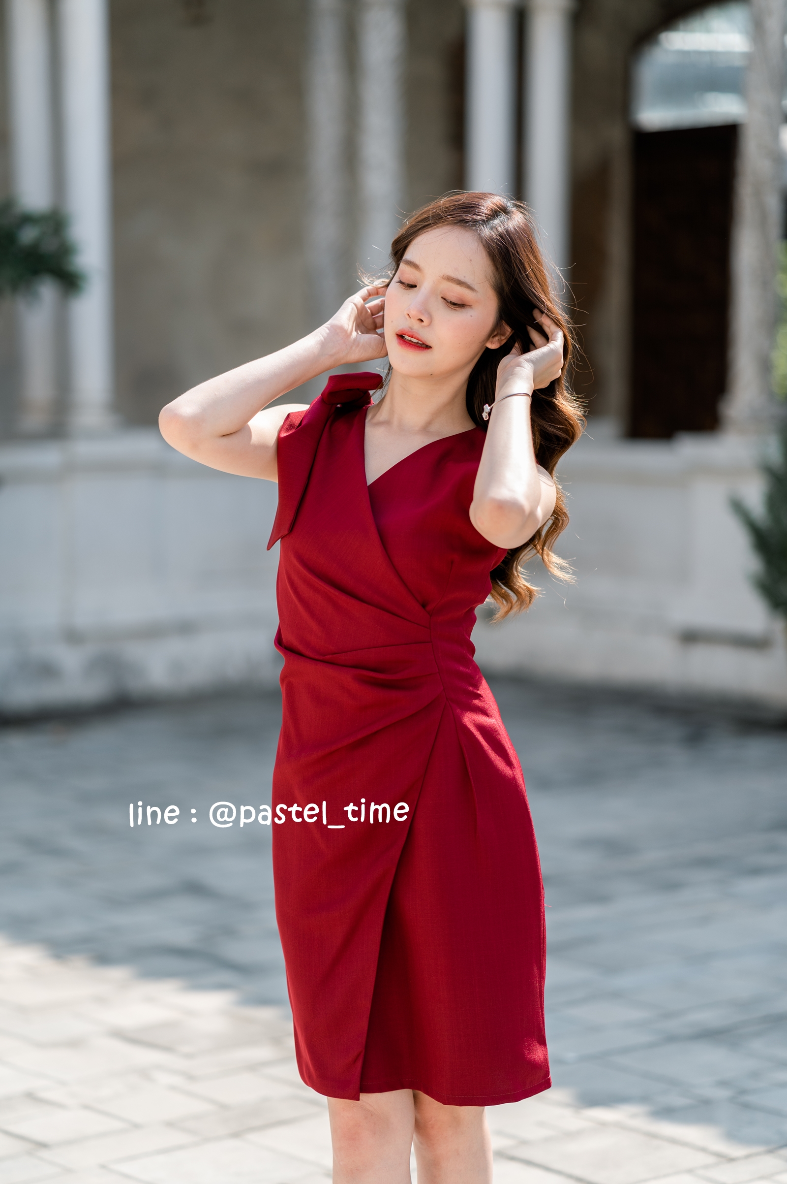 Dacia Bow Shoulder Dress – สีแดงเลือดหมู