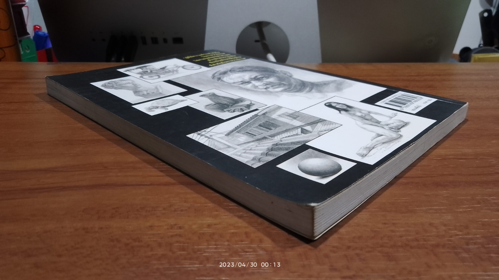 วาดเส้นด้วยดินสอ / พิษณุ ประเสริฐผล