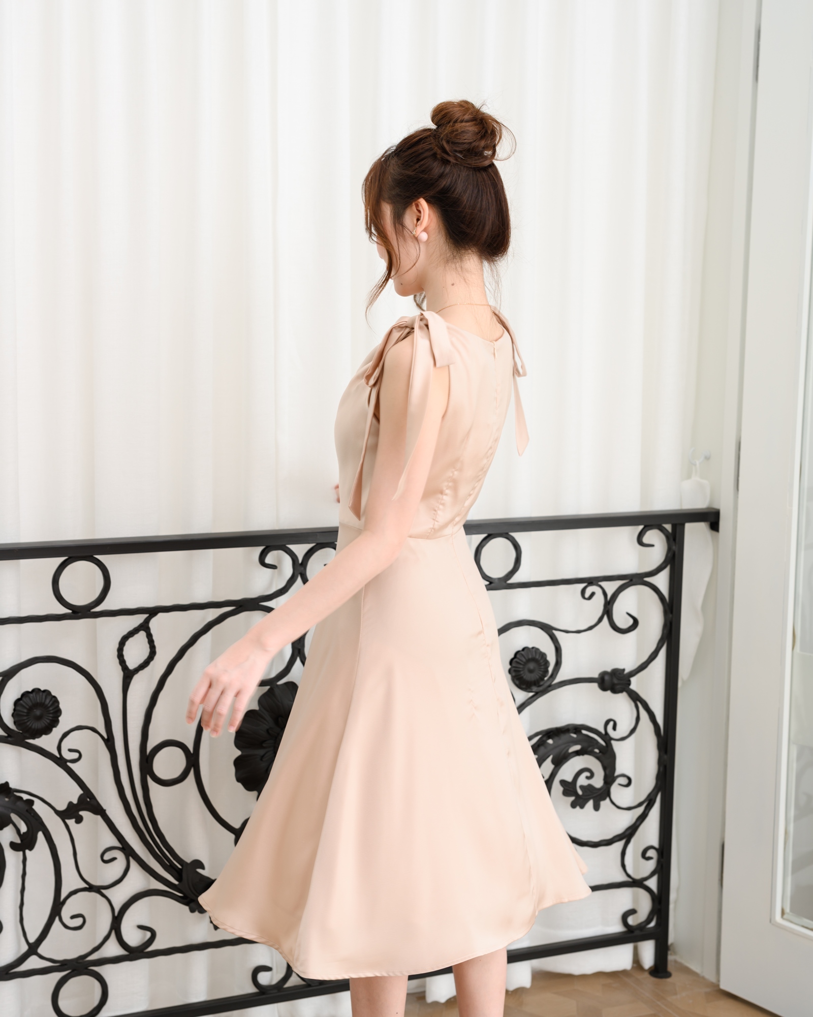 Amour Dress : สีแชมเปญ (โบว์ผูกได้หลายแบบ)