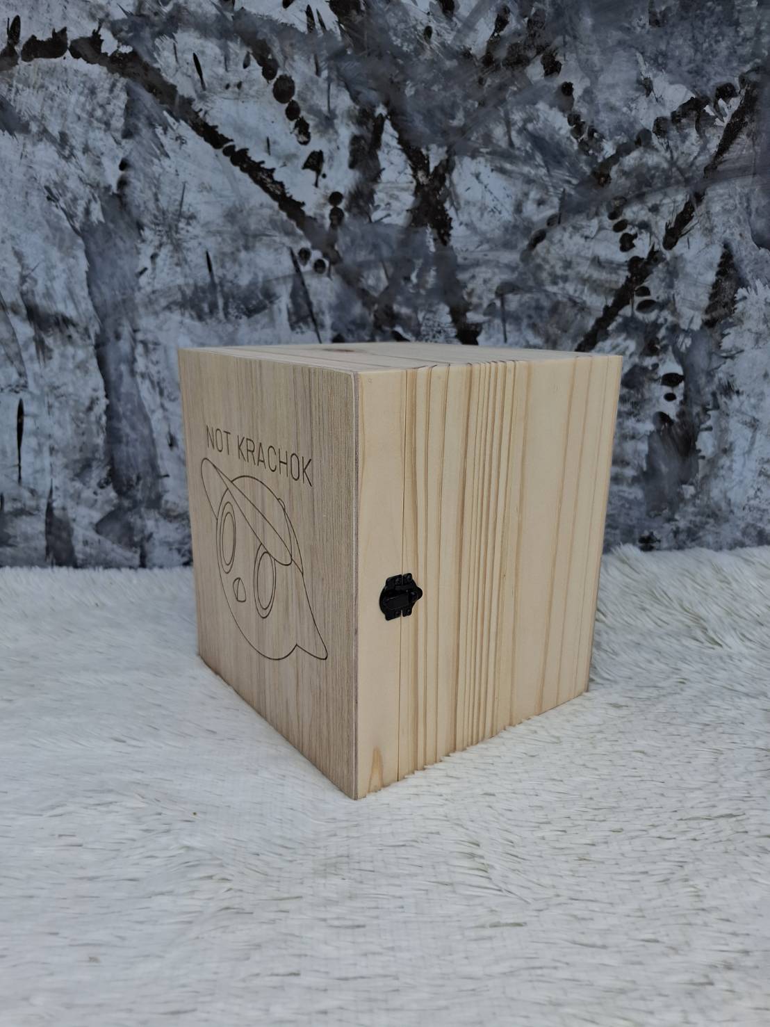 กล่องไม้ใส่โมเดลตุ๊กตา