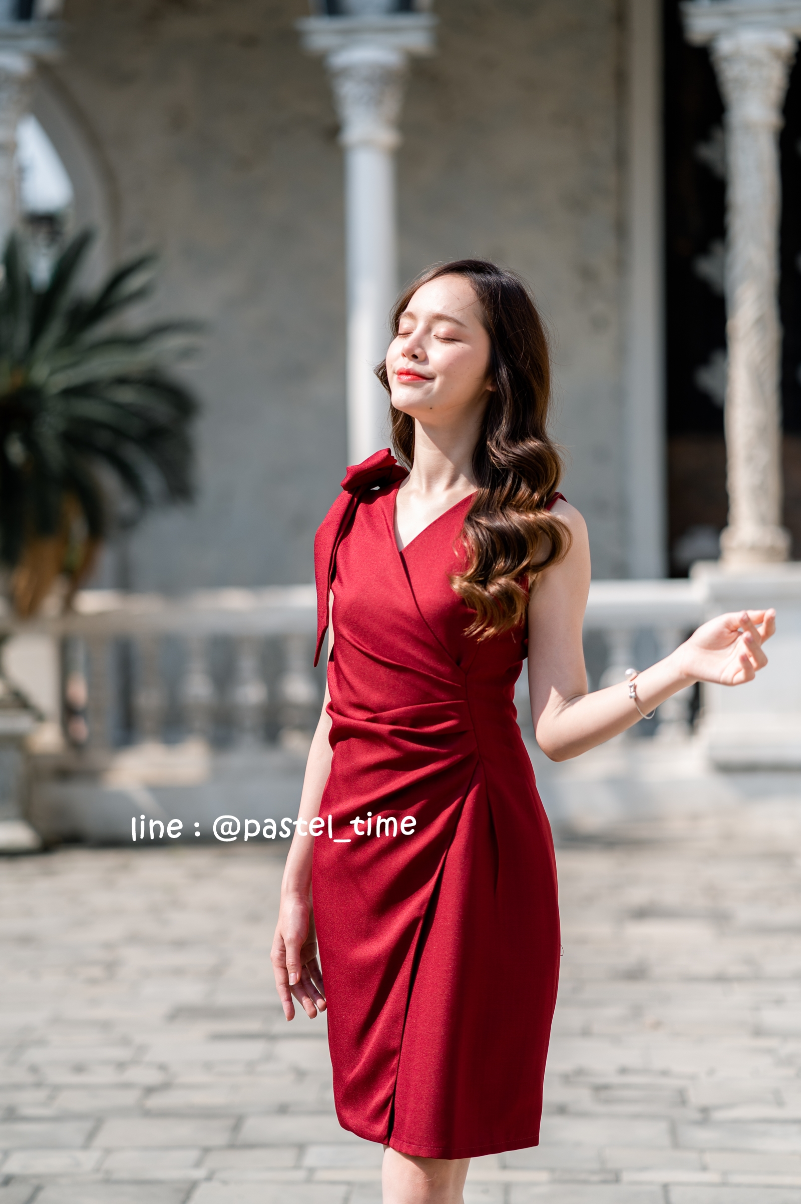 Dacia Bow Shoulder Dress – สีแดงเลือดหมู