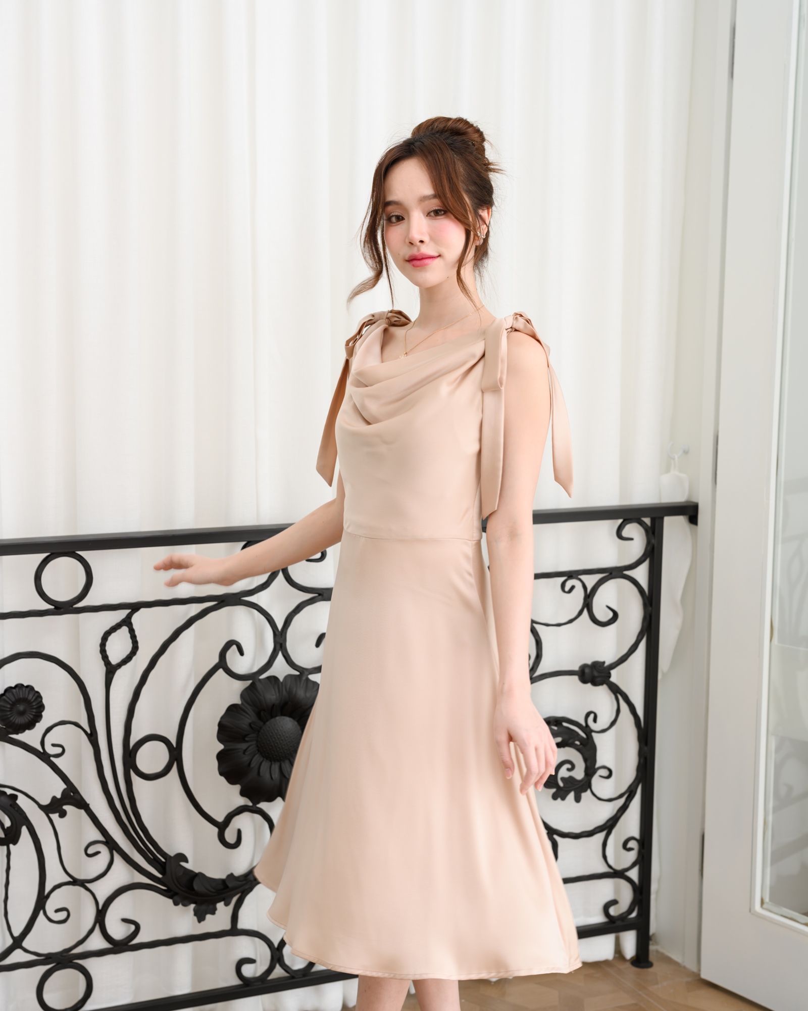 Amour Dress : สีแชมเปญ (โบว์ผูกได้หลายแบบ)