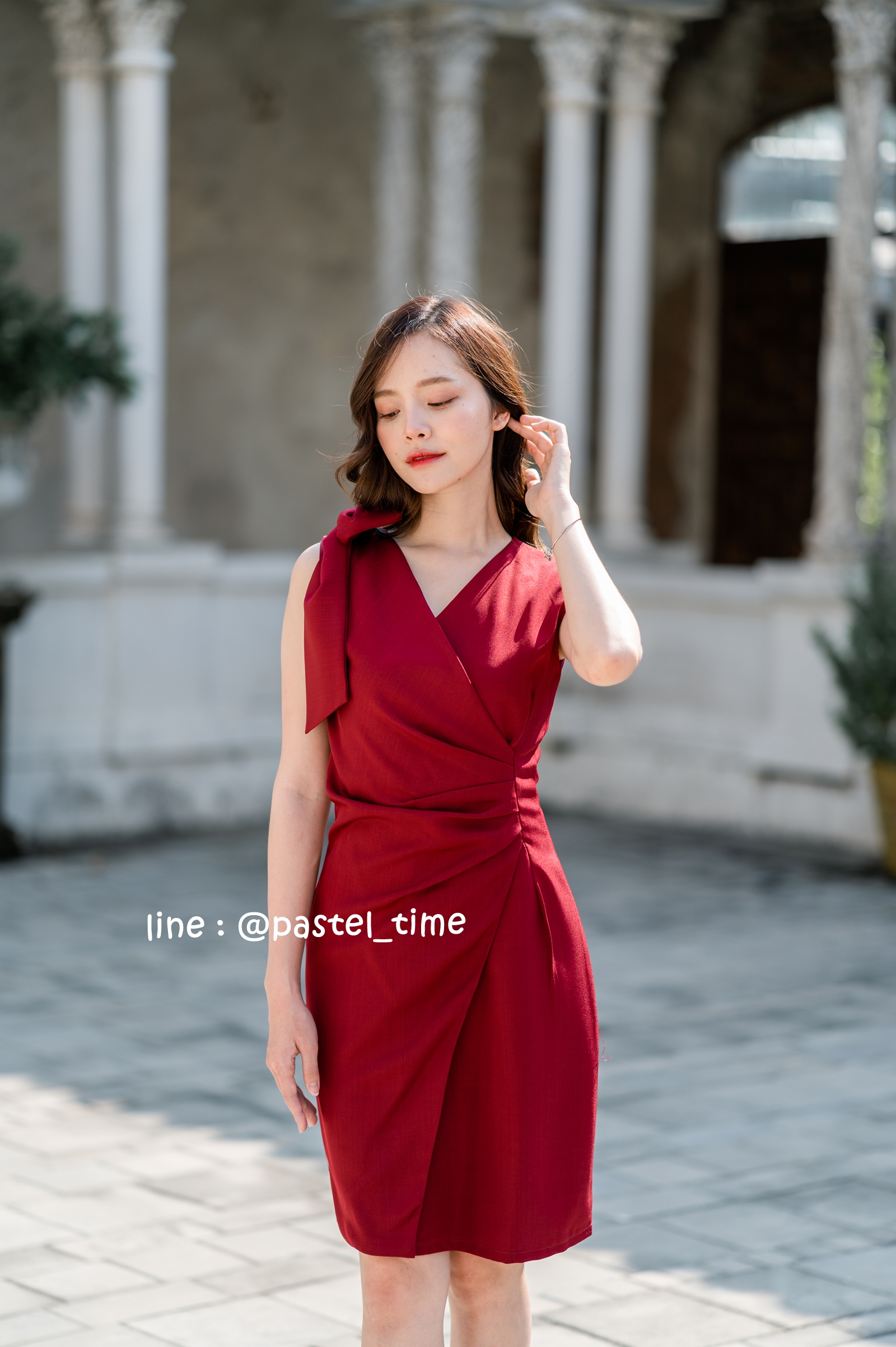 Dacia Bow Shoulder Dress – สีแดงเลือดหมู