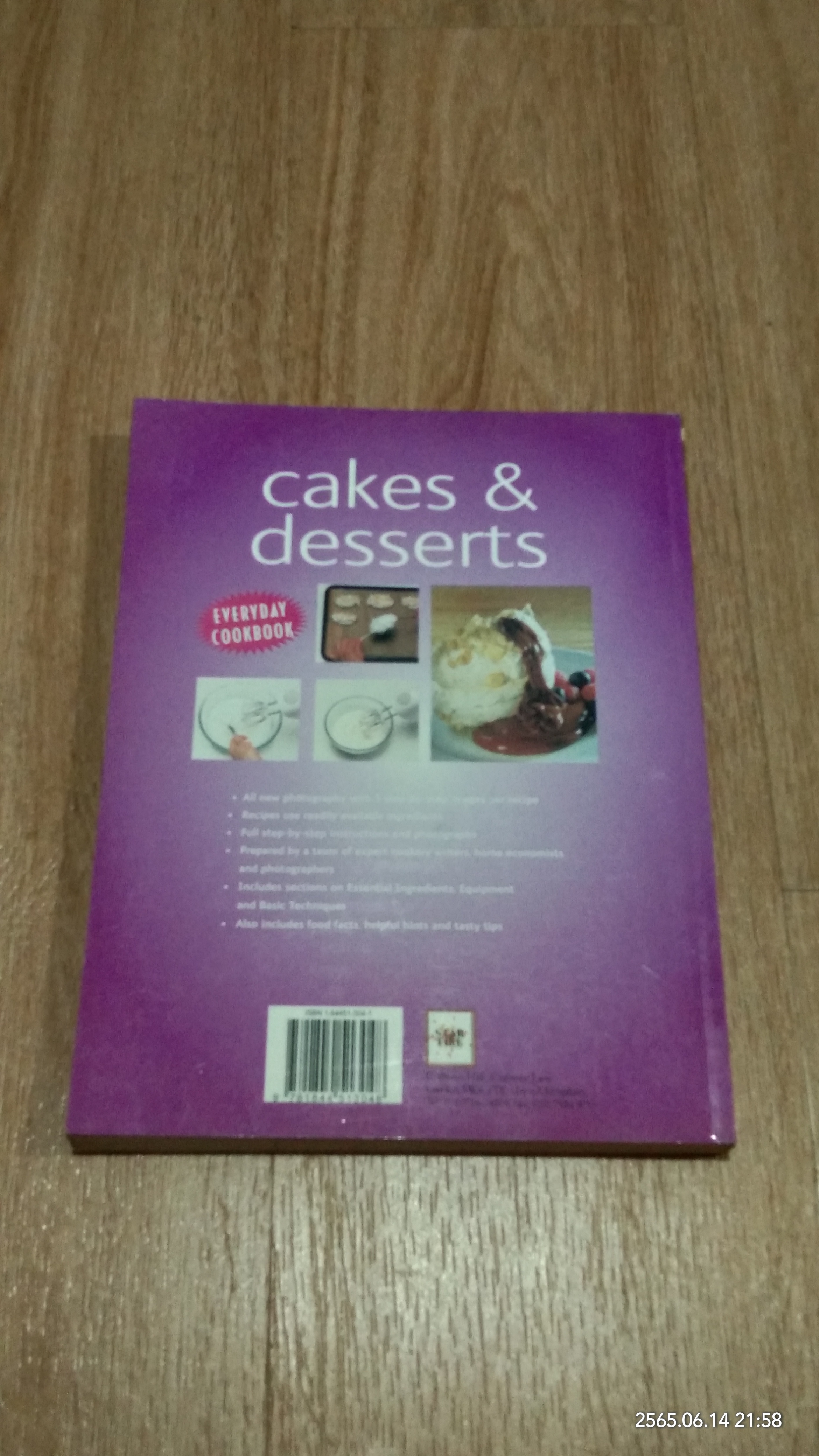 EVERYDAY COOKBOOK : cakes & desserts