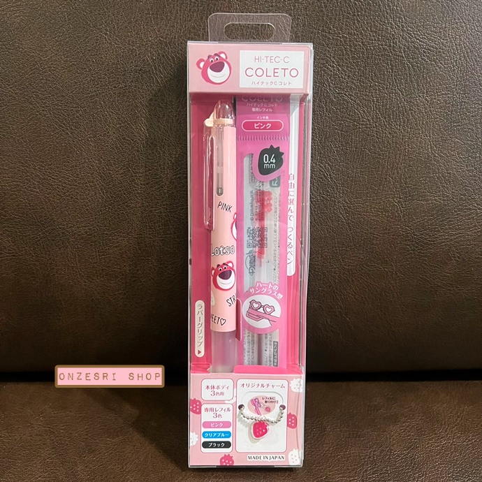 Set ปากกา Pilot Hitec C Coleto หมึก 3 สี + ตัวห้อย (Disney Store Japan Limited) ลาย Lotso (Toy Story) ในเซ็ตมีด้ามปากกา + หมึกหัว 0.4 จำนวน 3 สี มี Pink, Clear Blue, Black
