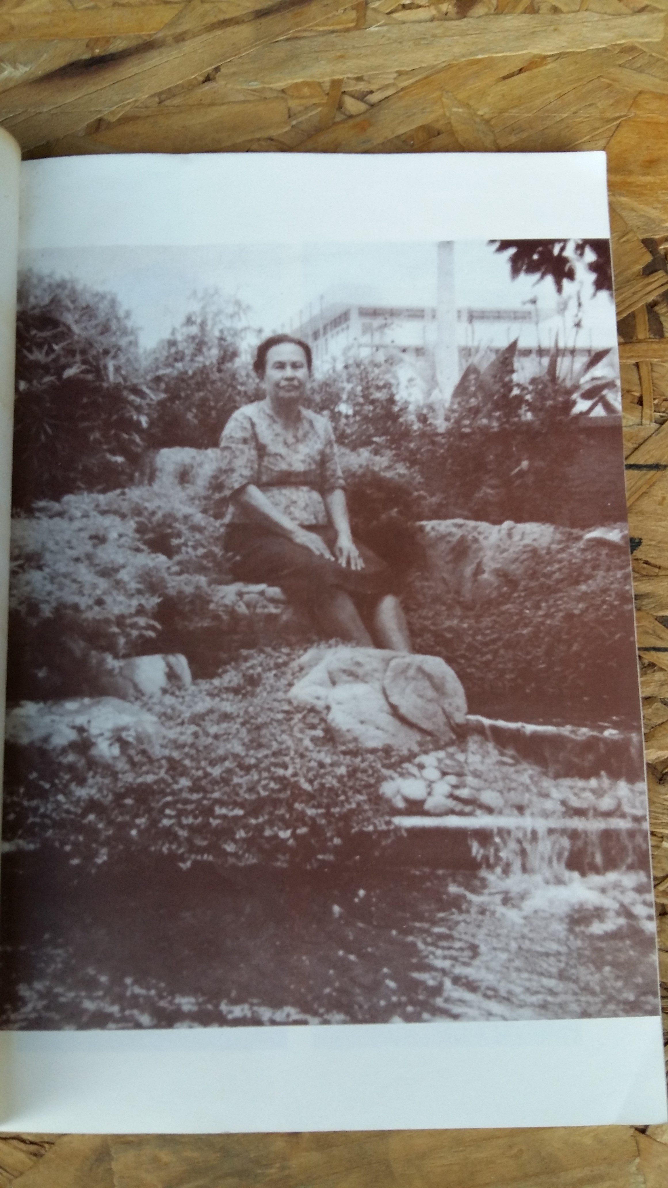 อนุสรณ์ คุณแม่ลมัย มีกังวาล