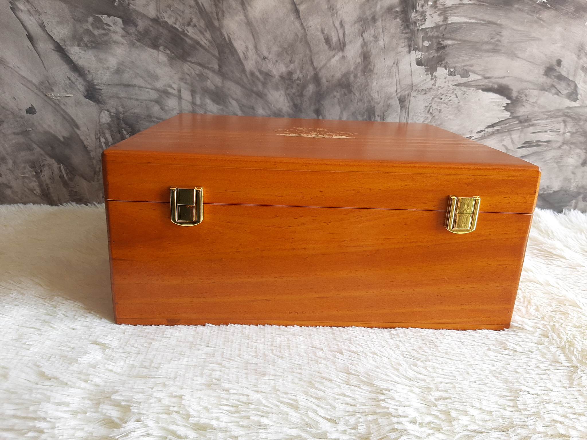 กล่องเก็บของสีสักทอง