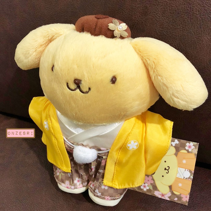 ตุ๊กตา Sanrio Japanese Kimono & Sakura Series แบบ Pompompurin ขนาด 13.5 x 9.5 x 20 ซม.