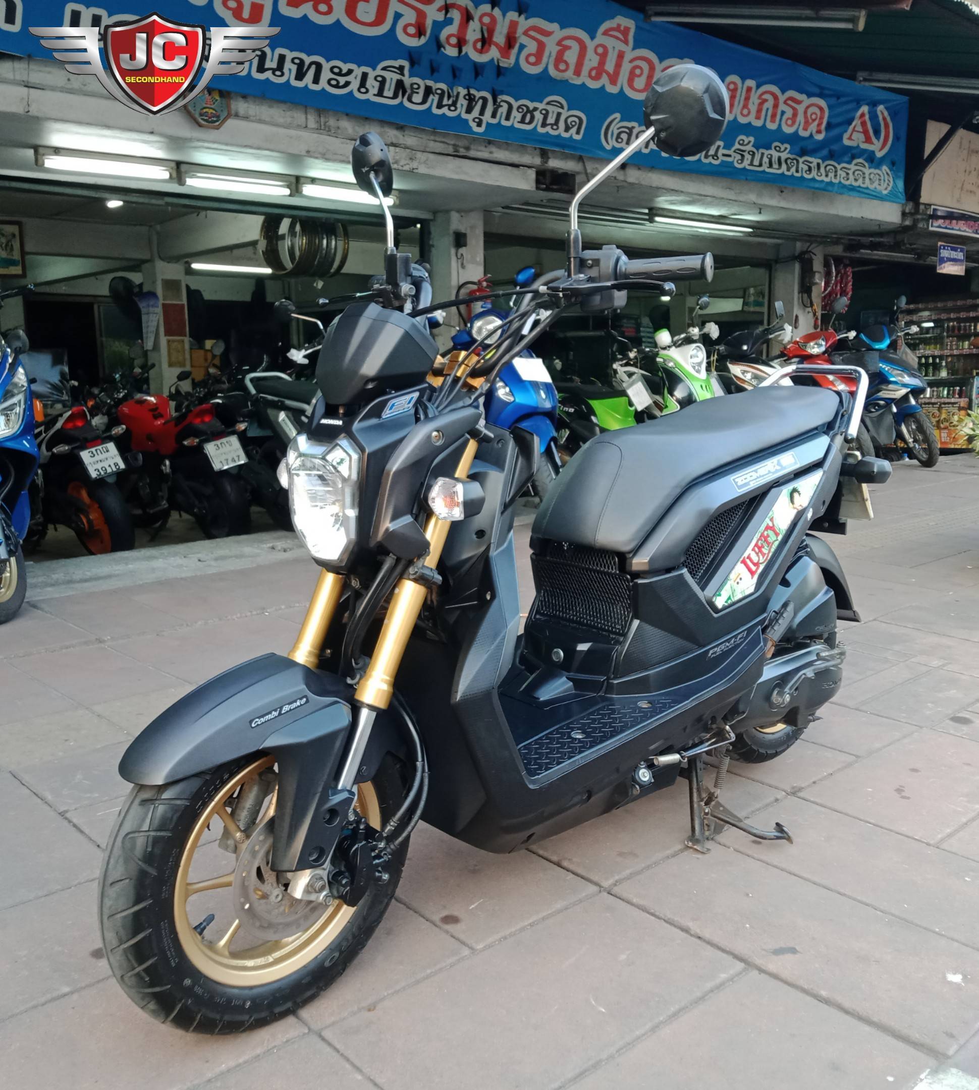 รถบ้านมือเดียว HONDA ZOOMER X Combi Brakr จดปี58 เครื่องเดิม ขี่ดี
