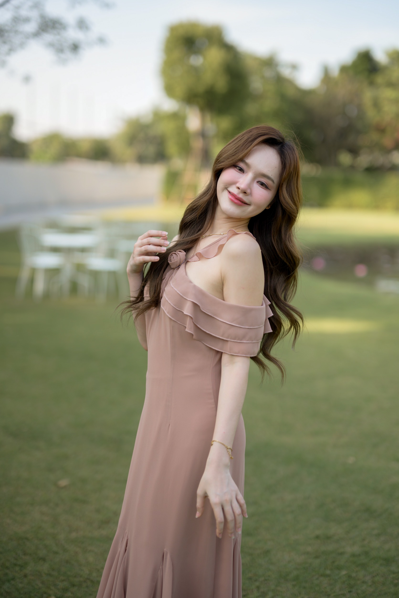 Fay Off-Shoulder Maxi Dress – Ovaltine สีโอวัลติน