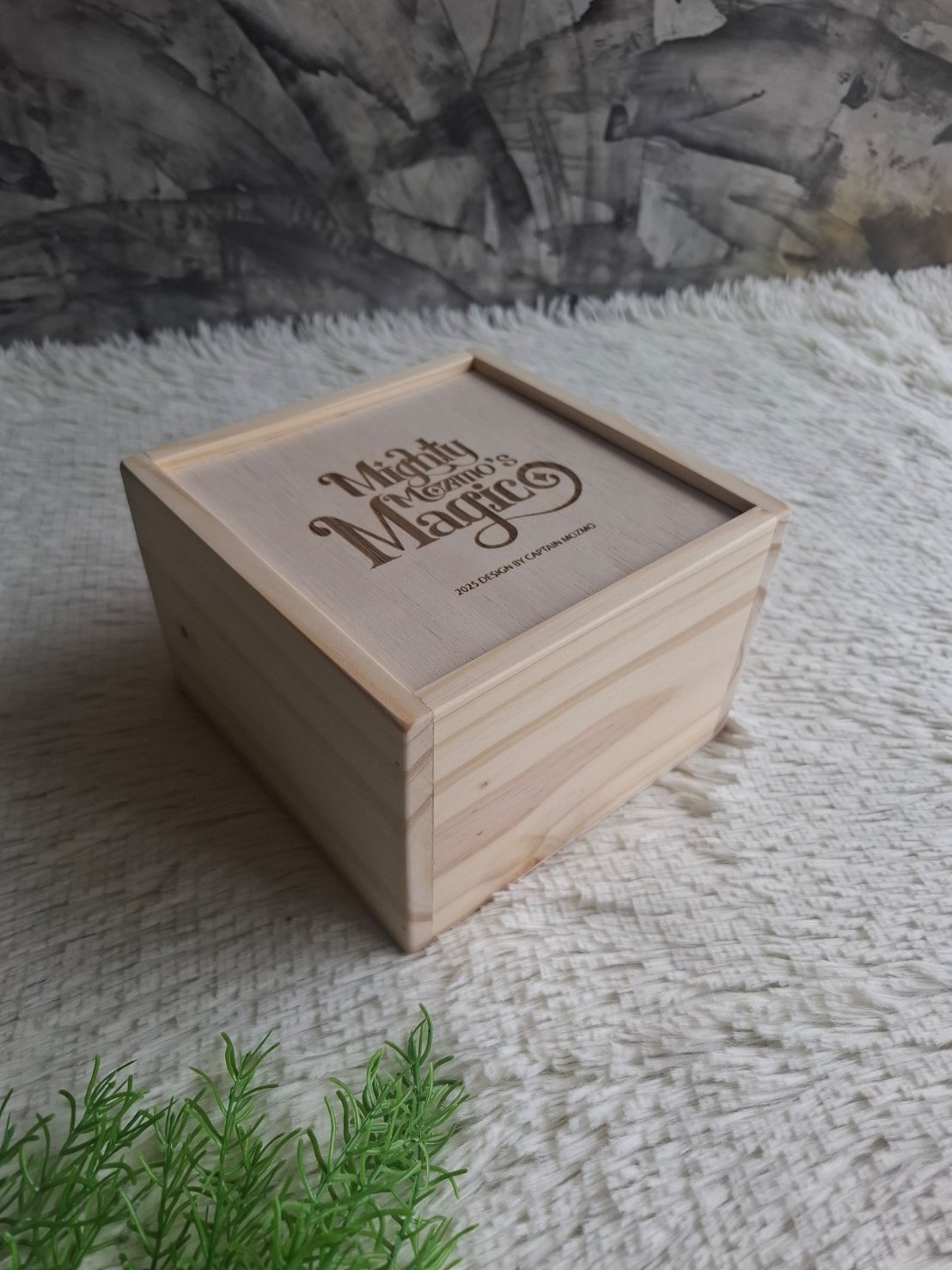 กล่องไม้ใส่โมเดลตุ๊กตา